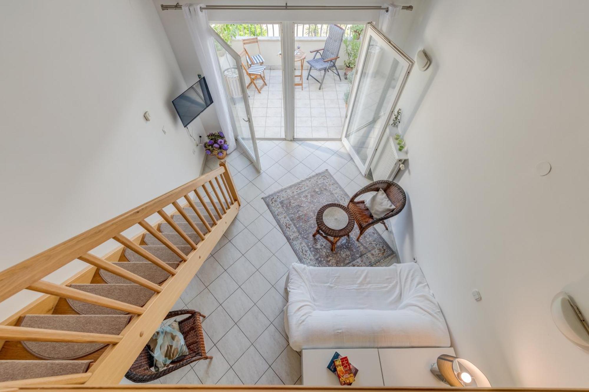 Apartment Beachfront With Balcony And Parking