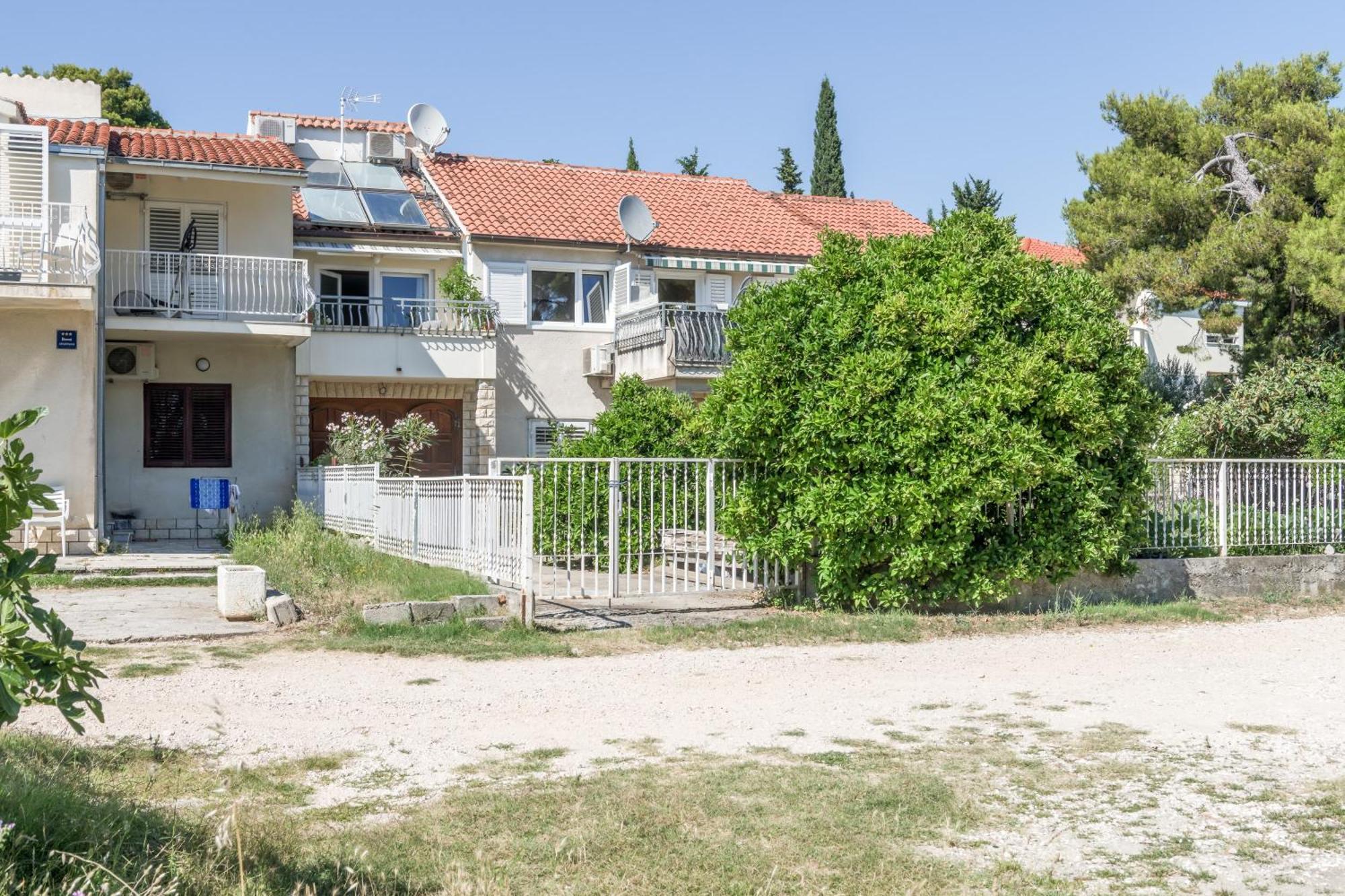Beachfront With Balcony And Parking Apartment Split