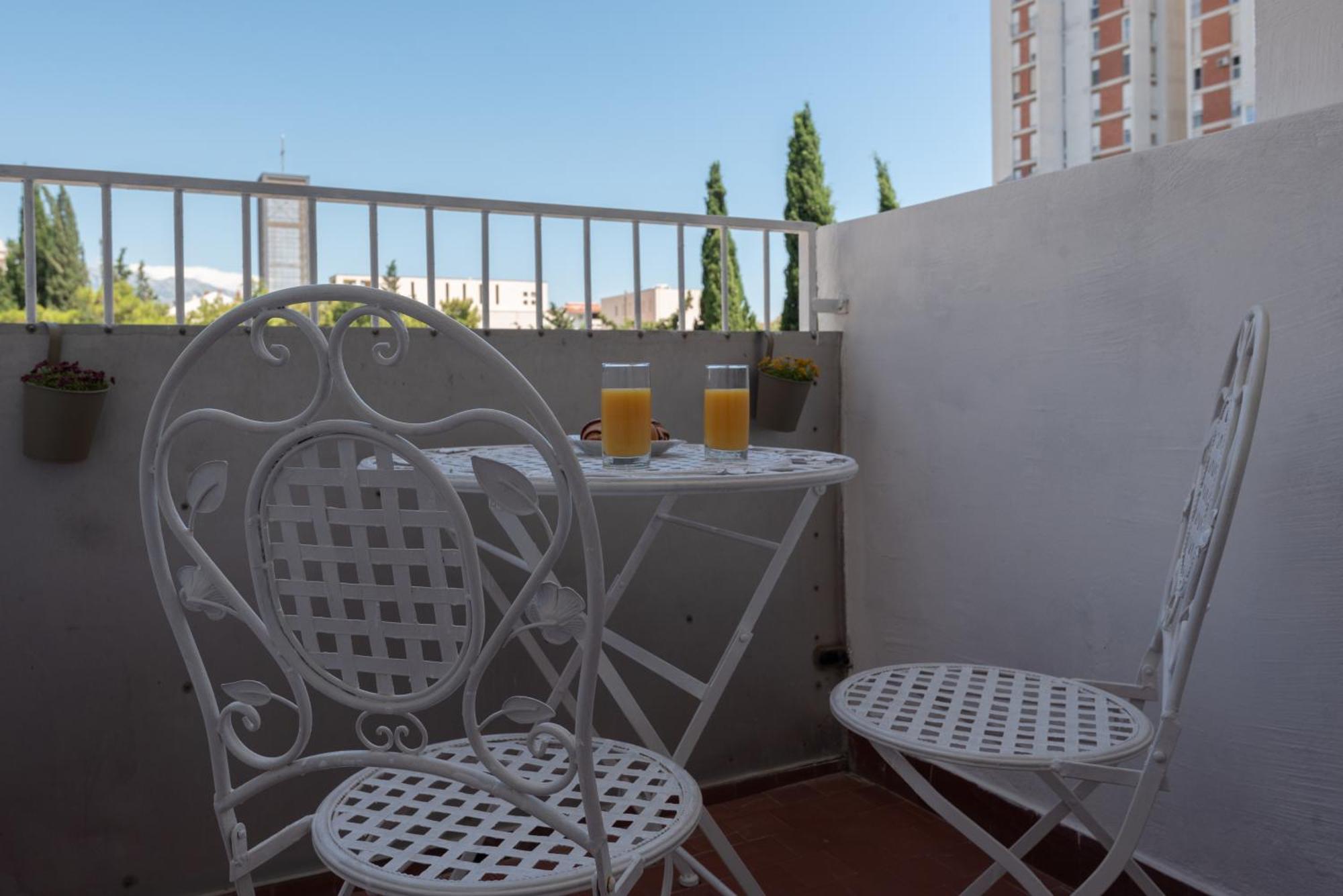 Sunnyrose - Walking Distance From Znjan - Free Public Parking - Huge Balcony Apartman *