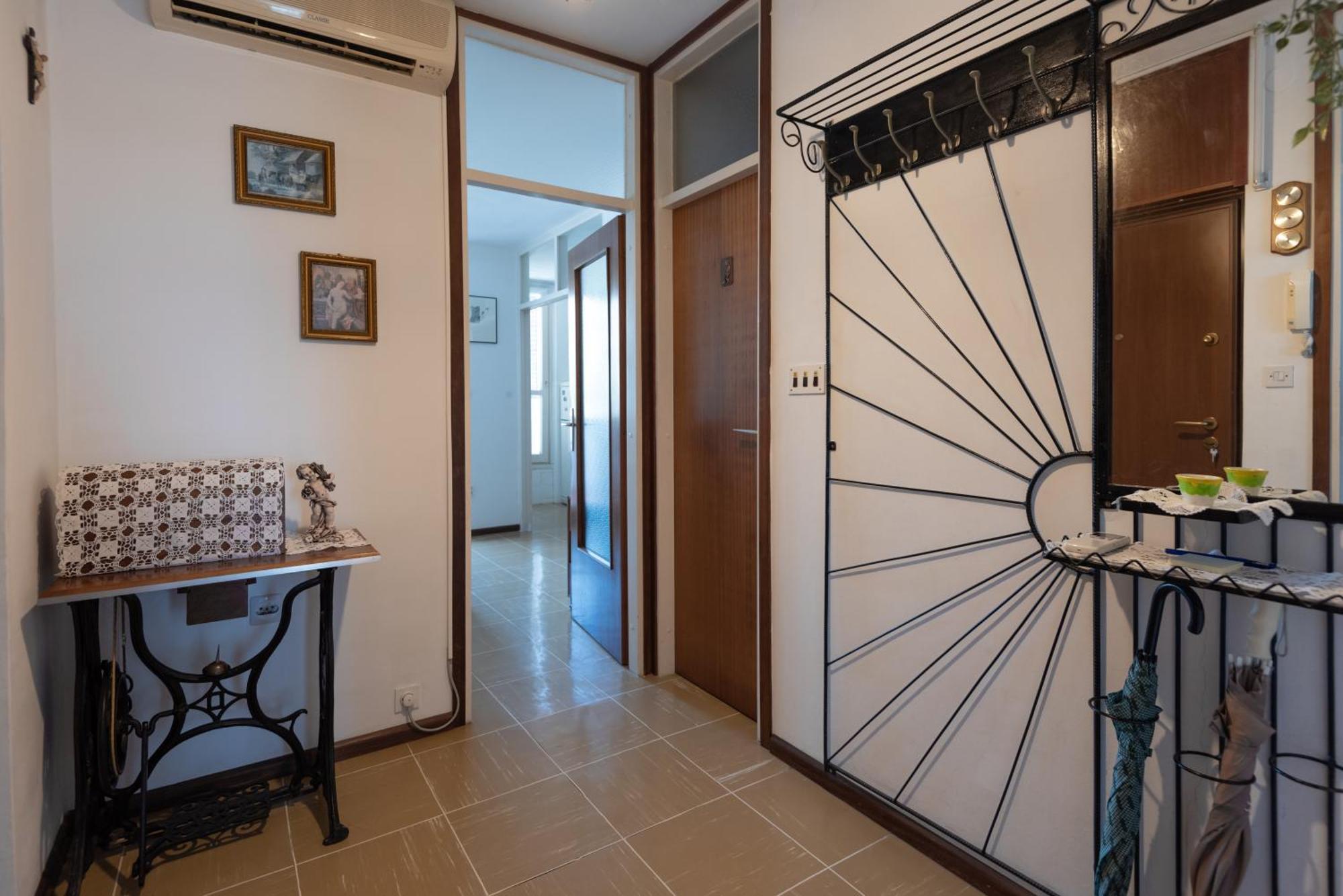 Sunnyrose - Walking Distance From Znjan - Free Public Parking - Huge Balcony Apartman