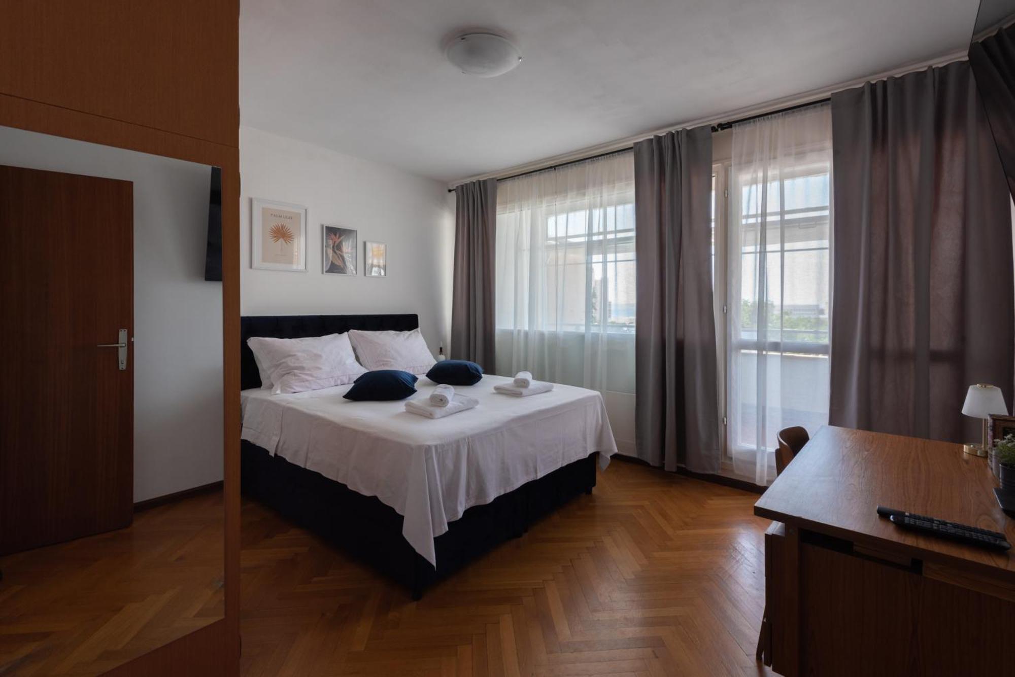 Apartman Sunnyrose - Walking Distance From Znjan - Free Public Parking - Huge Balcony *