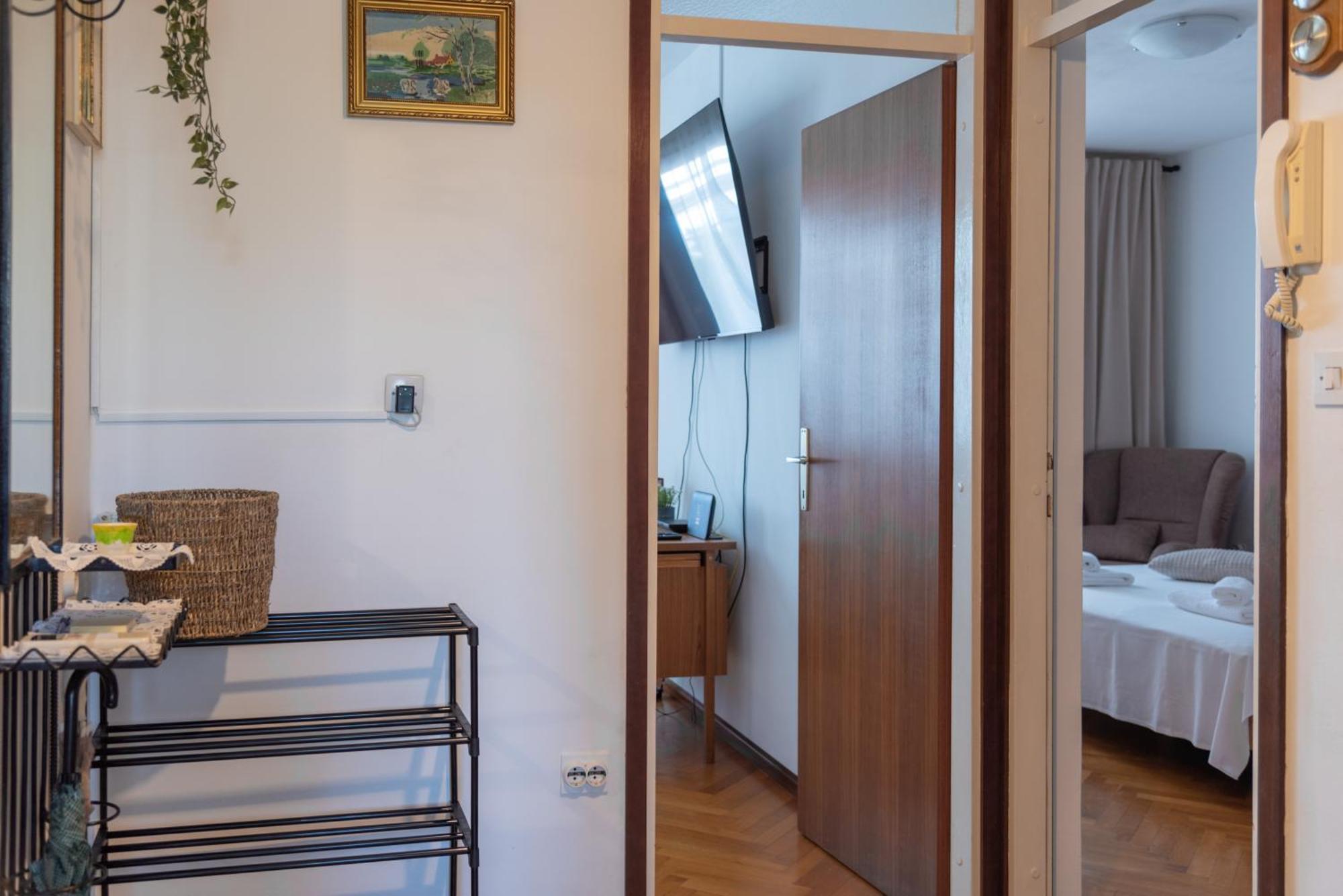 Sunnyrose - Walking Distance From Znjan - Free Public Parking - Huge Balcony * Split