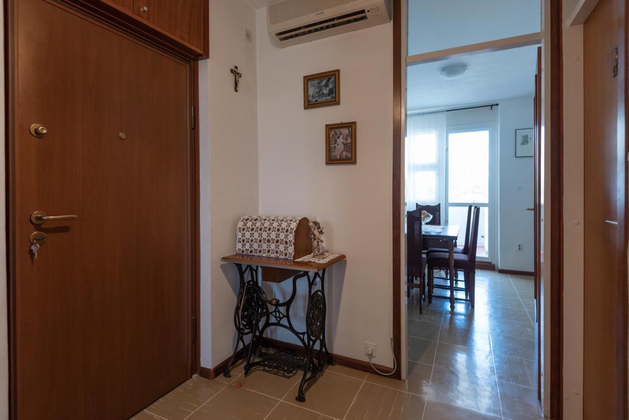 Sunnyrose - Walking Distance From Znjan - Free Public Parking - Huge Balcony Apartman Split