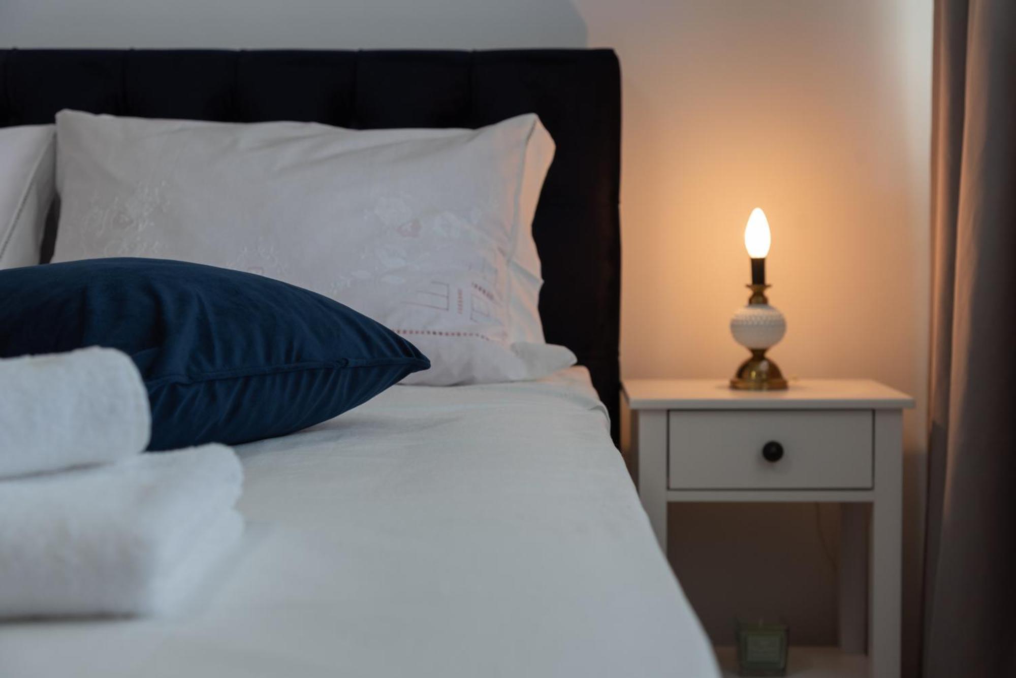 Sunnyrose - Walking Distance From Znjan - Free Public Parking - Huge Balcony Apartman