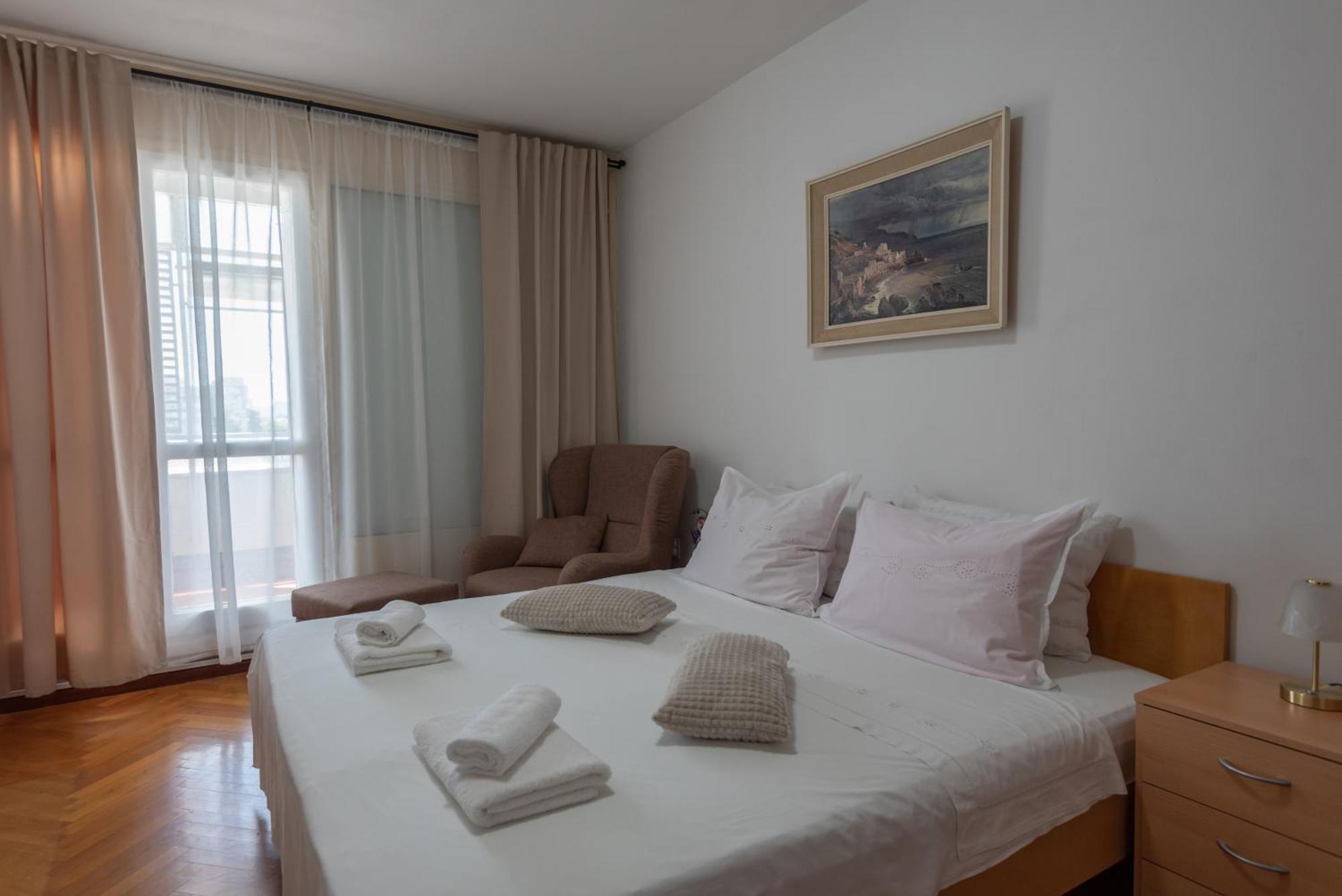 Sunnyrose - Walking Distance From Znjan - Free Public Parking - Huge Balcony