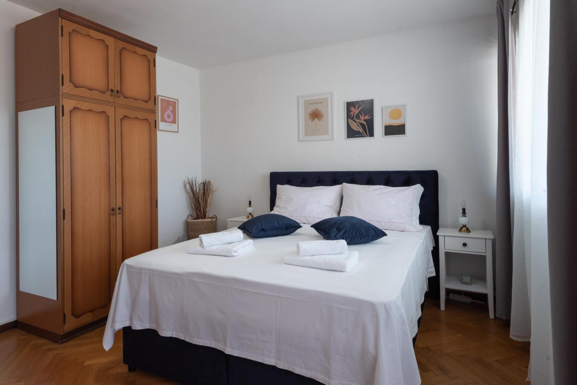Sunnyrose - Walking Distance From Znjan - Free Public Parking - Huge Balcony Apartman