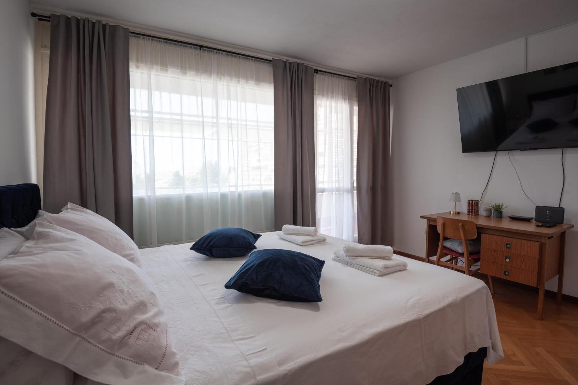 Sunnyrose - Walking Distance From Znjan - Free Public Parking - Huge Balcony