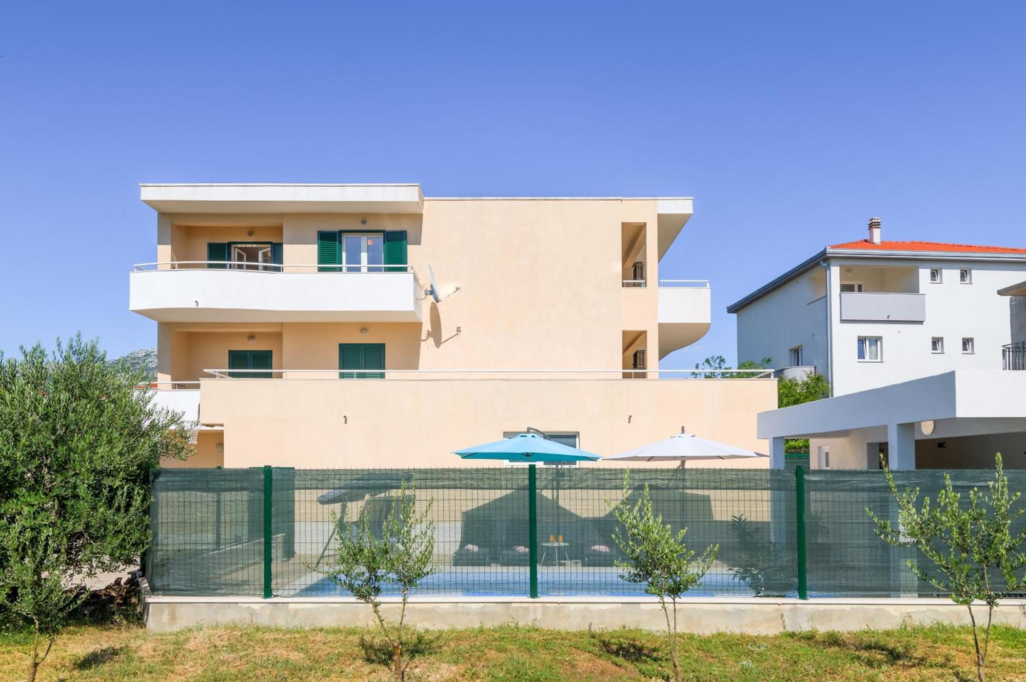 Apartment Renata + Private Swimming Pool In Split