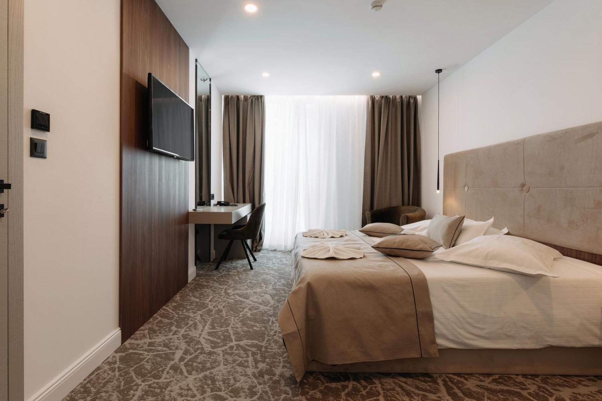 Fanat Hotel 4*