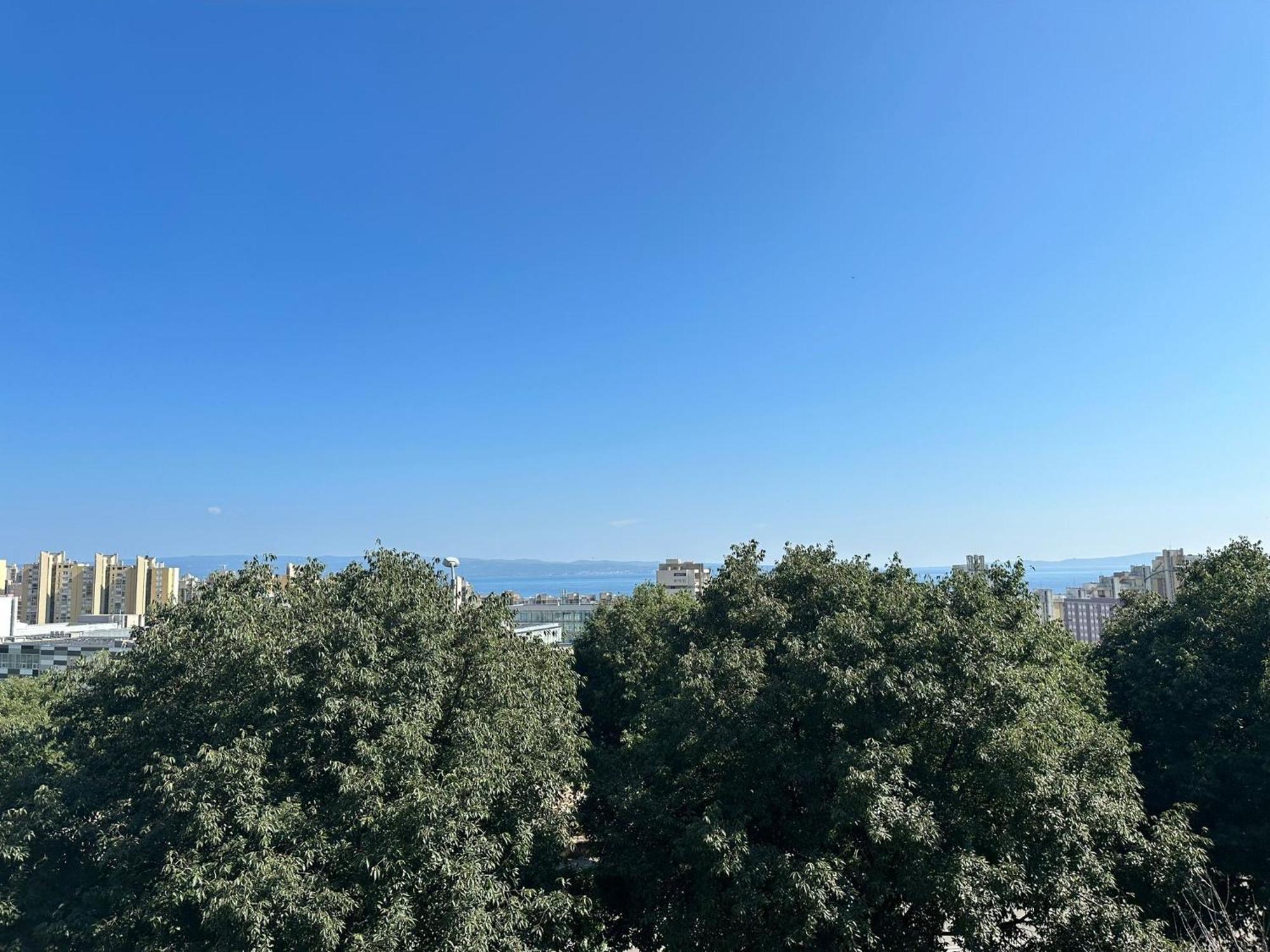 Cloud9 Apartment Split