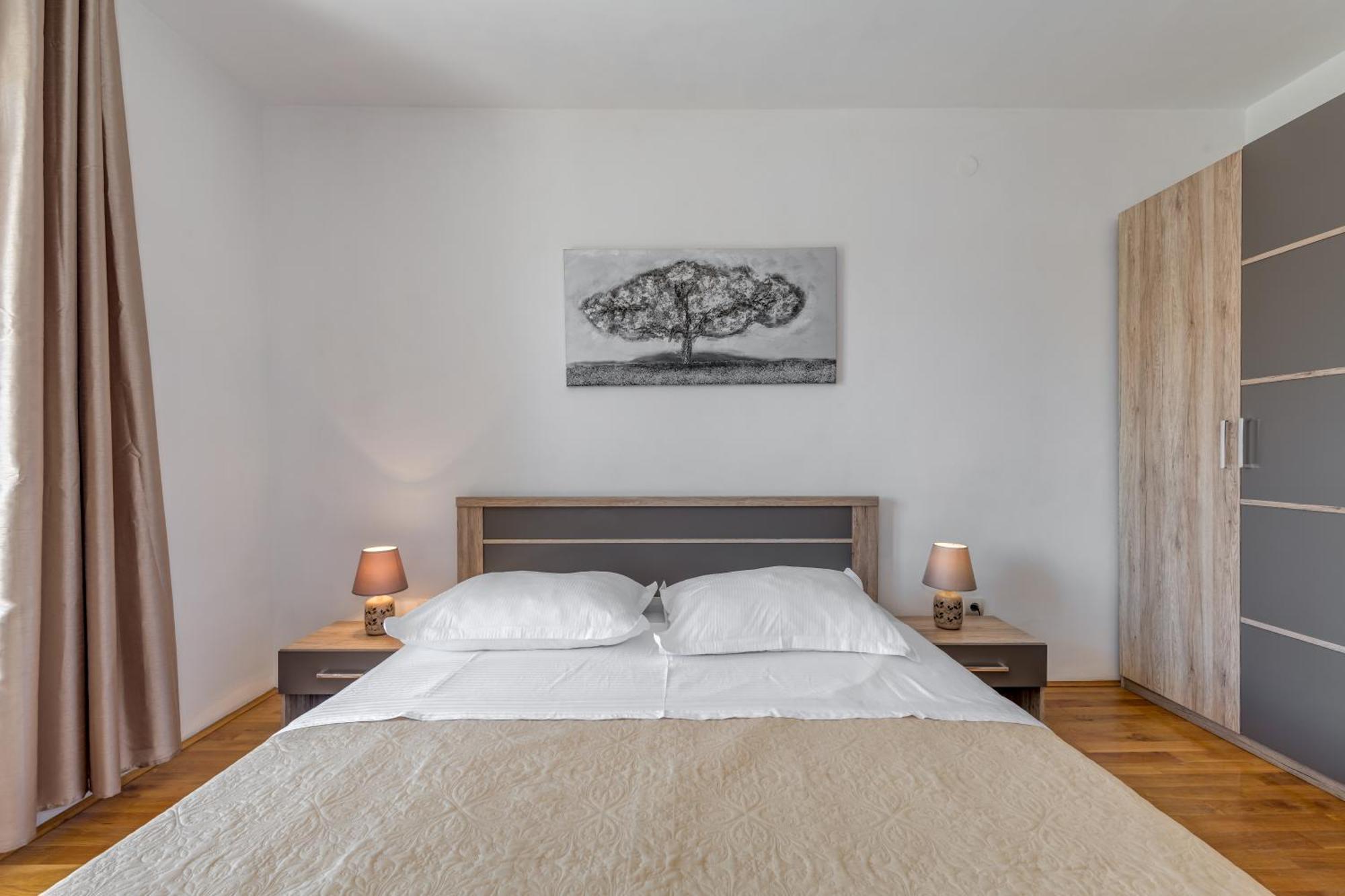 Apartment Renata + Private Swimming Pool In