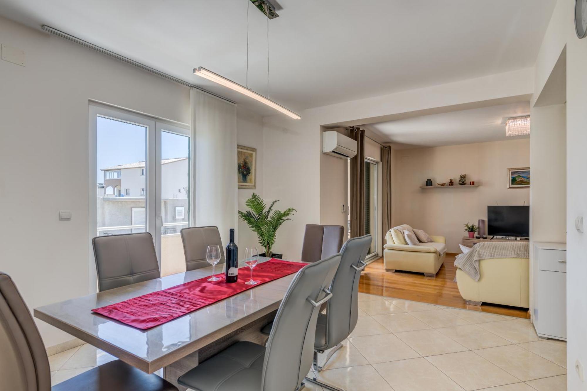 Renata + Private Swimming Pool In
