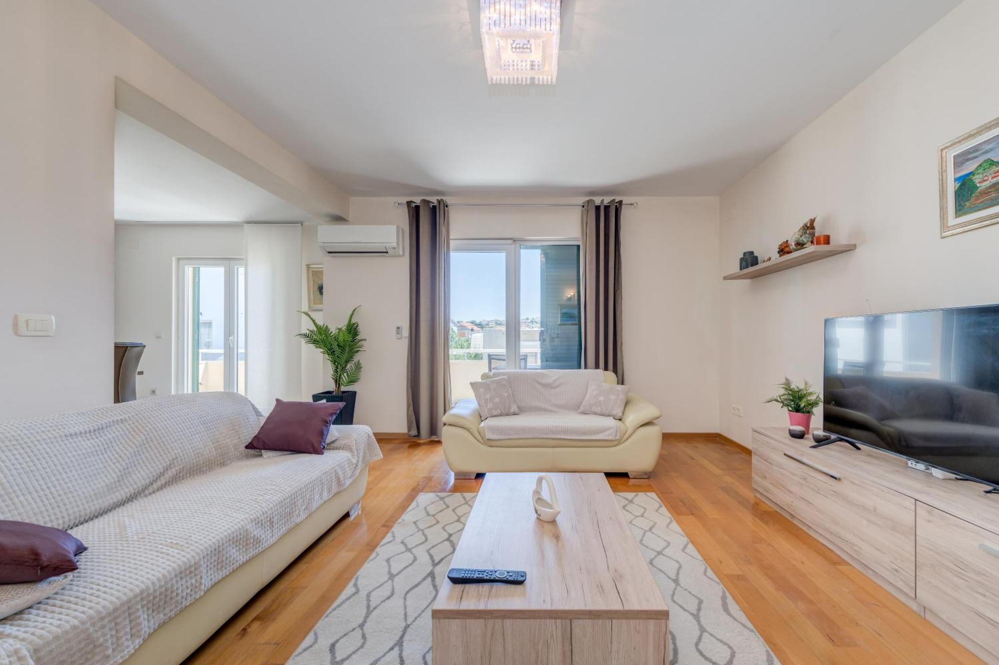 Renata + Private Swimming Pool In * Split