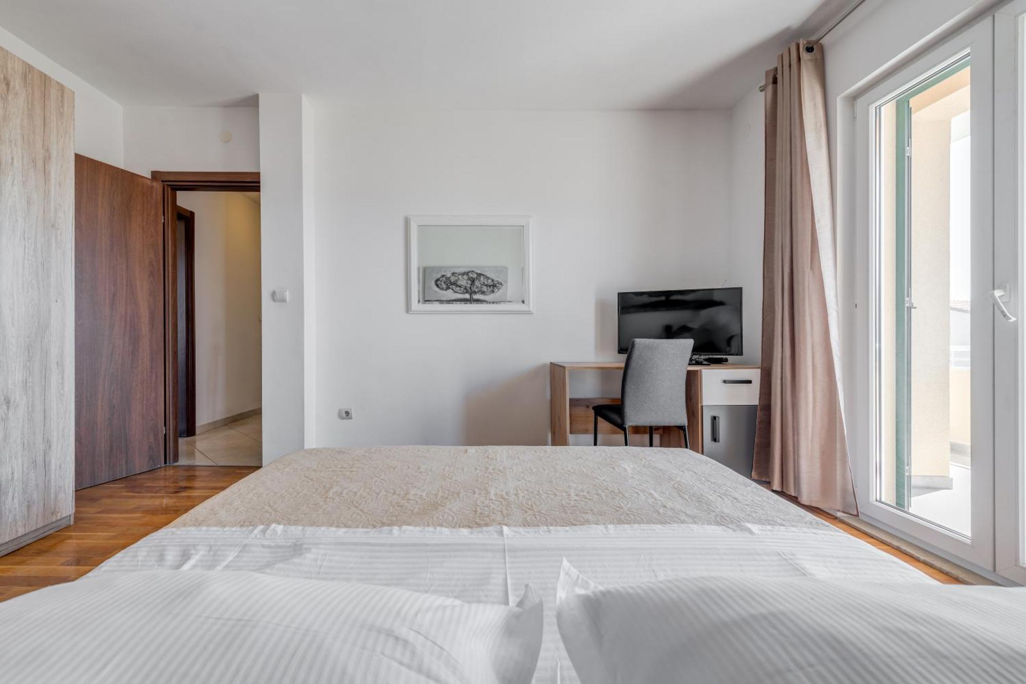 Apartment Renata + Private Swimming Pool In