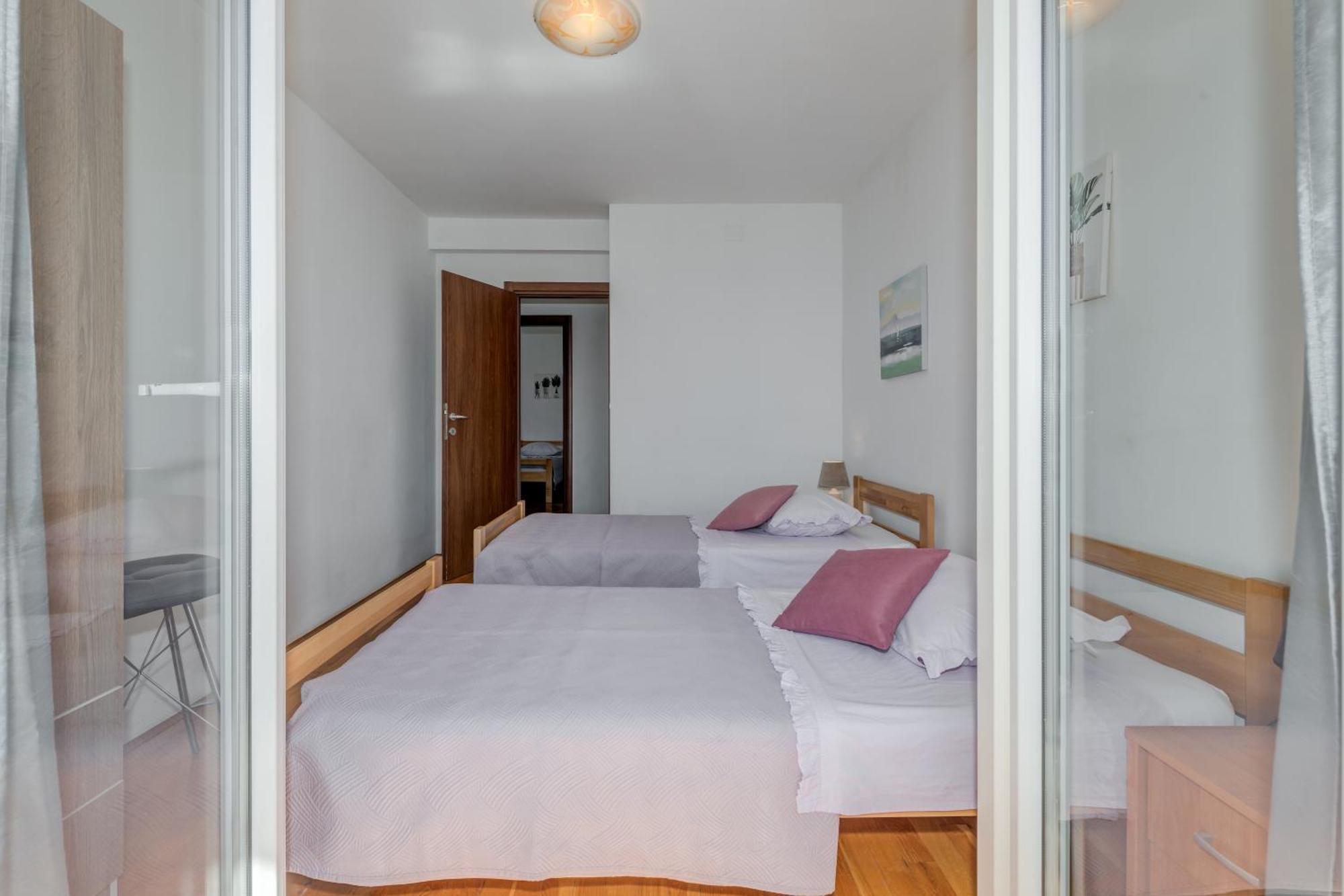 Renata + Private Swimming Pool In *