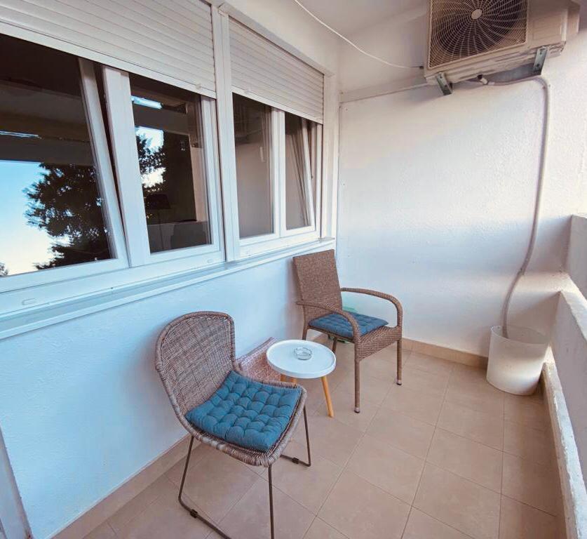 Apartment 2 Bedroom Apartment/parking/market *