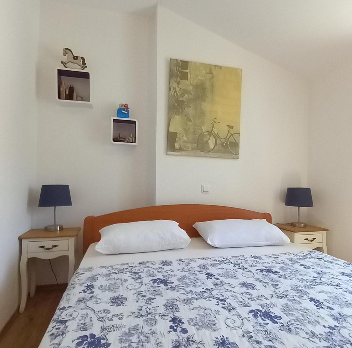 Donda Apartment Split