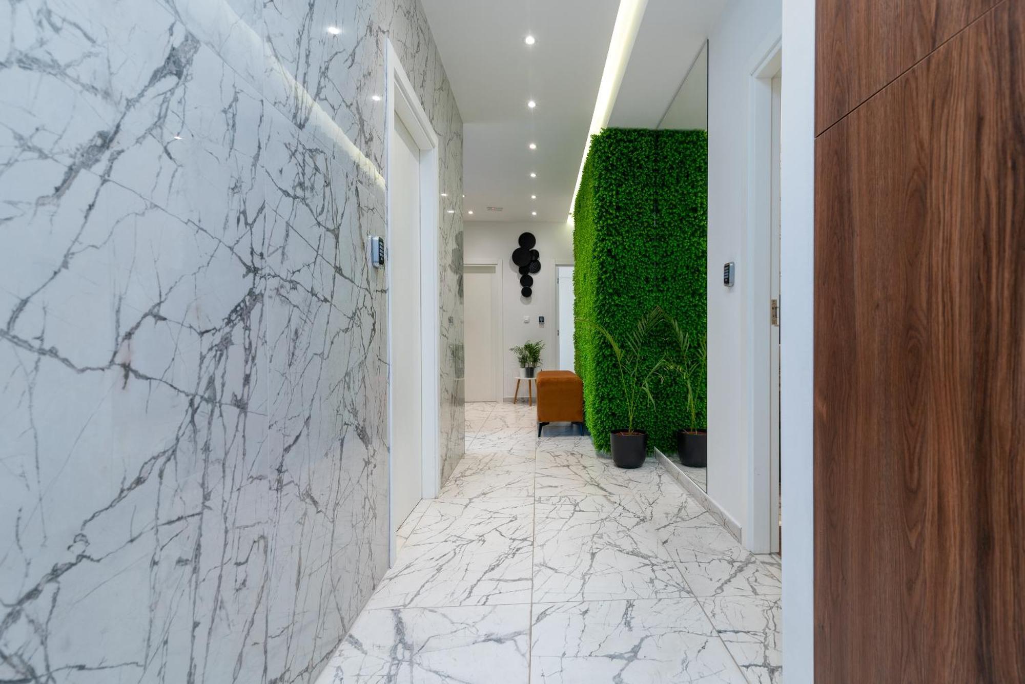 Antares Luxury 1 *