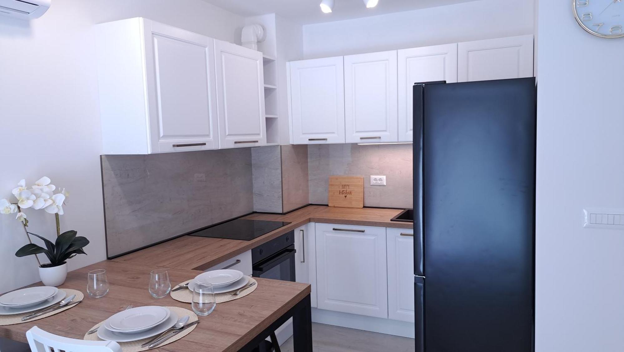 With Garden And Free Private Parking Apartment *