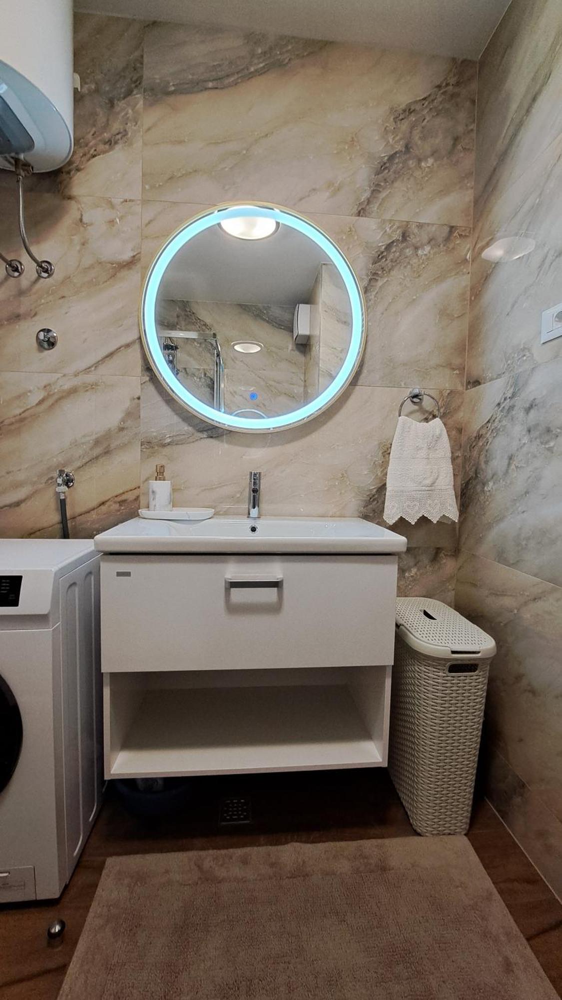 With Garden And Free Private Parking Apartment