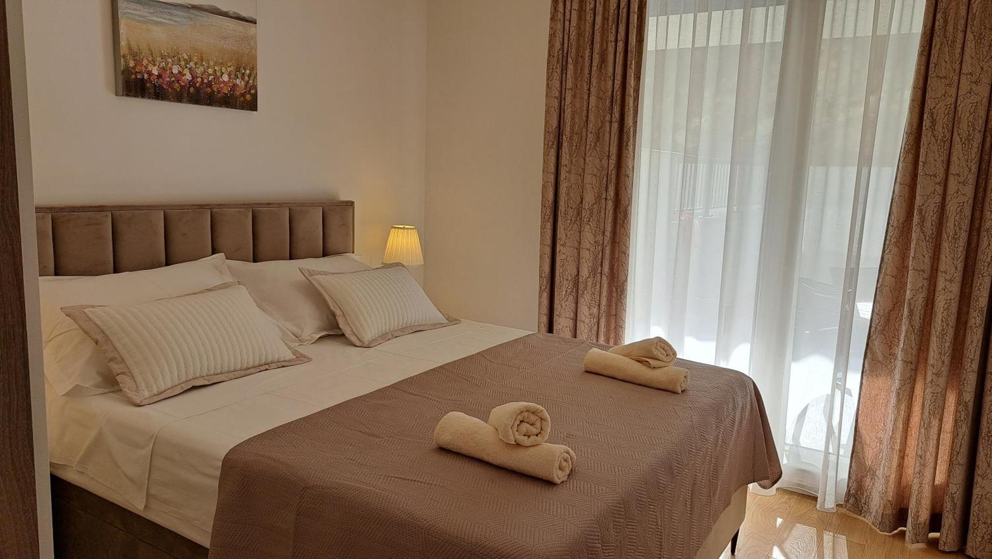 With Garden And Free Private Parking Apartment Split