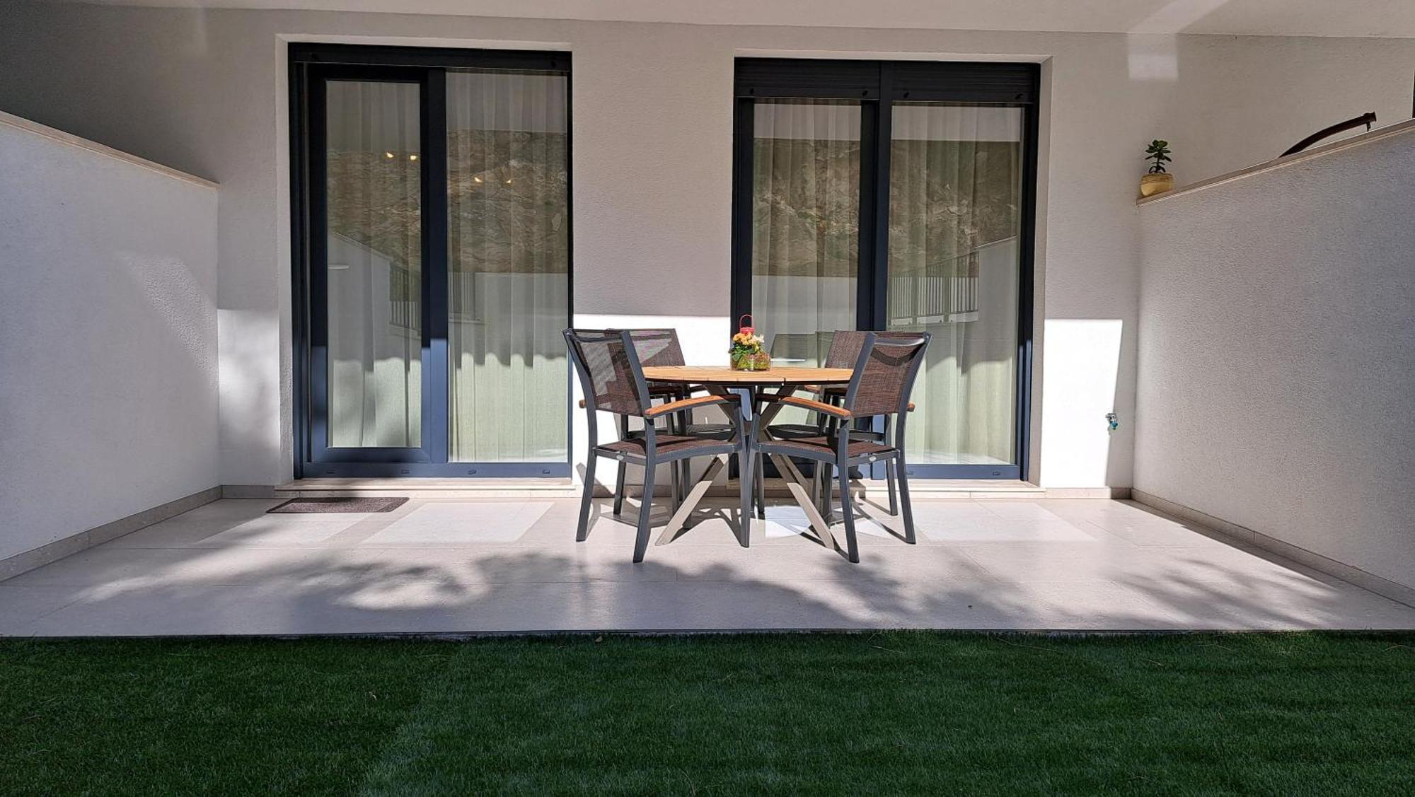 Apartment With Garden And Free Private Parking *
