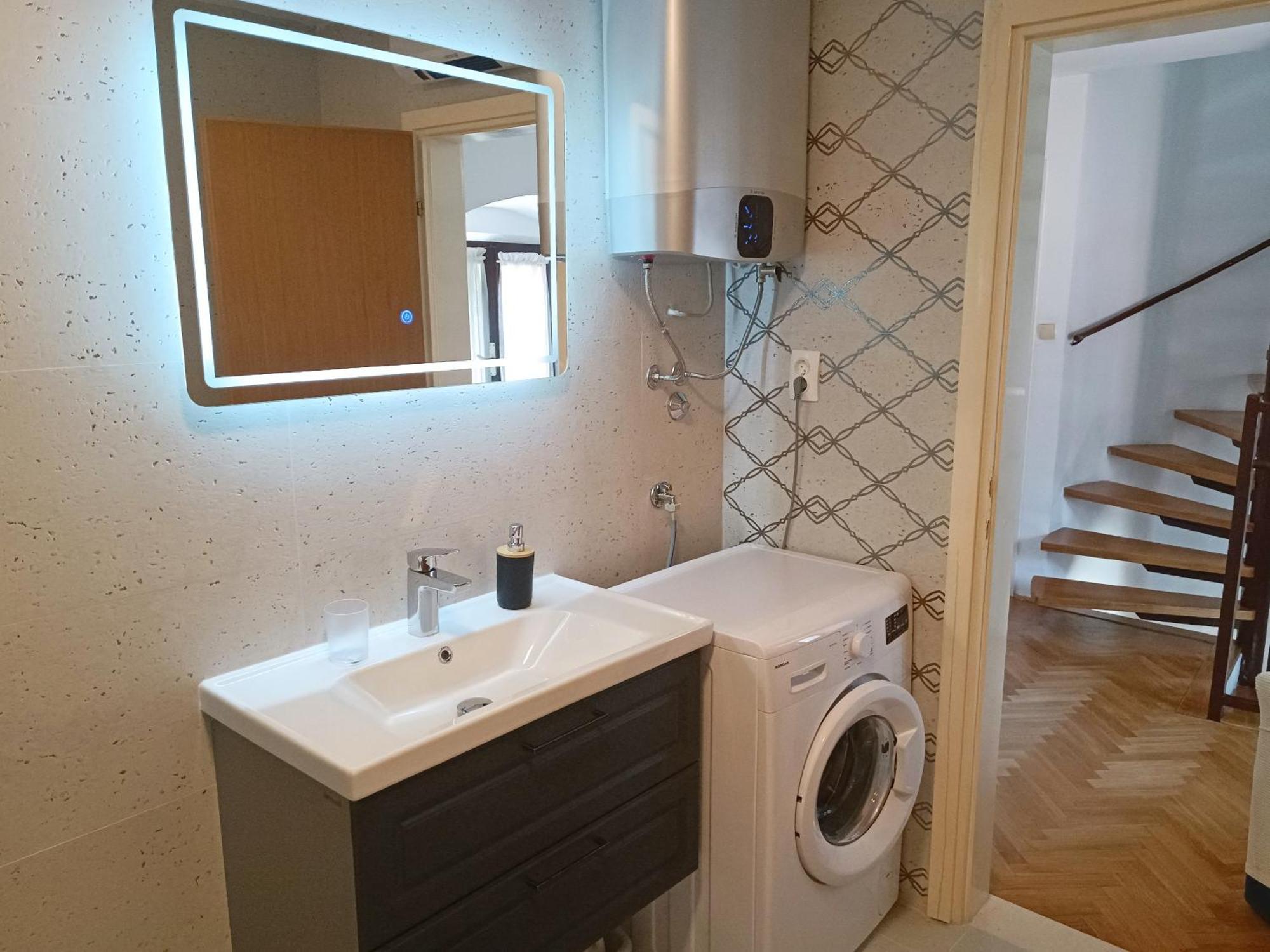Apartment F&a *