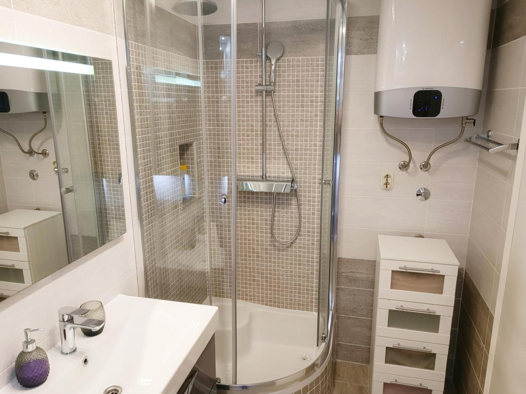 F&a Apartment Split