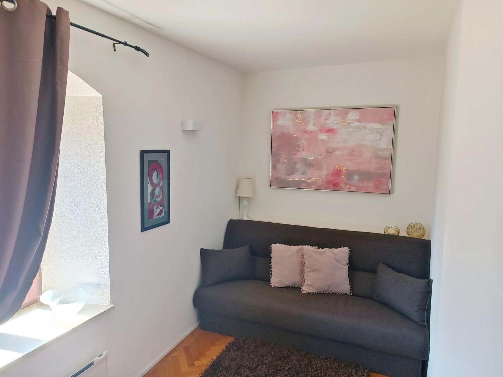 Apartment F&a Split