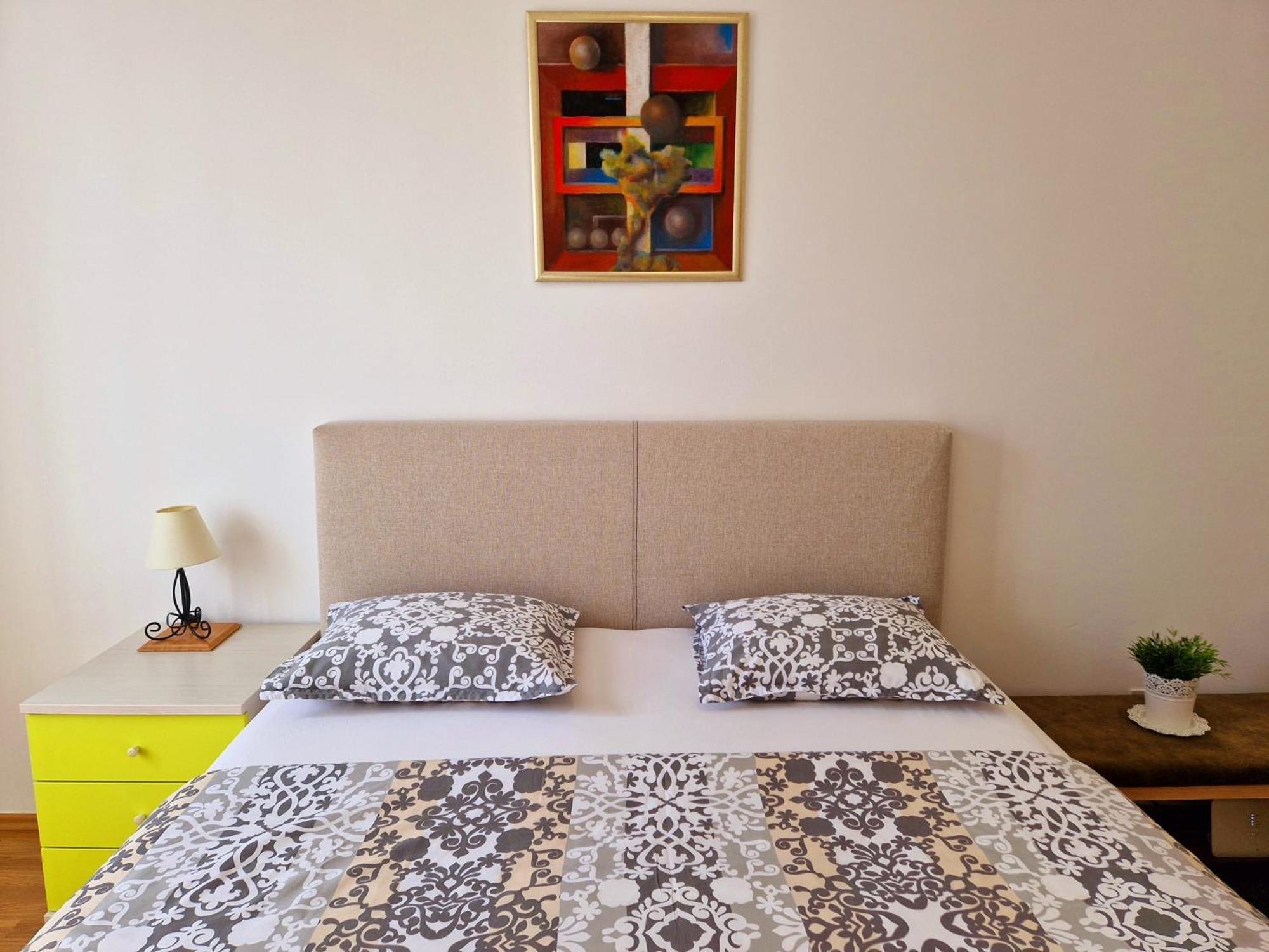 Apartment Downtown Nora Split