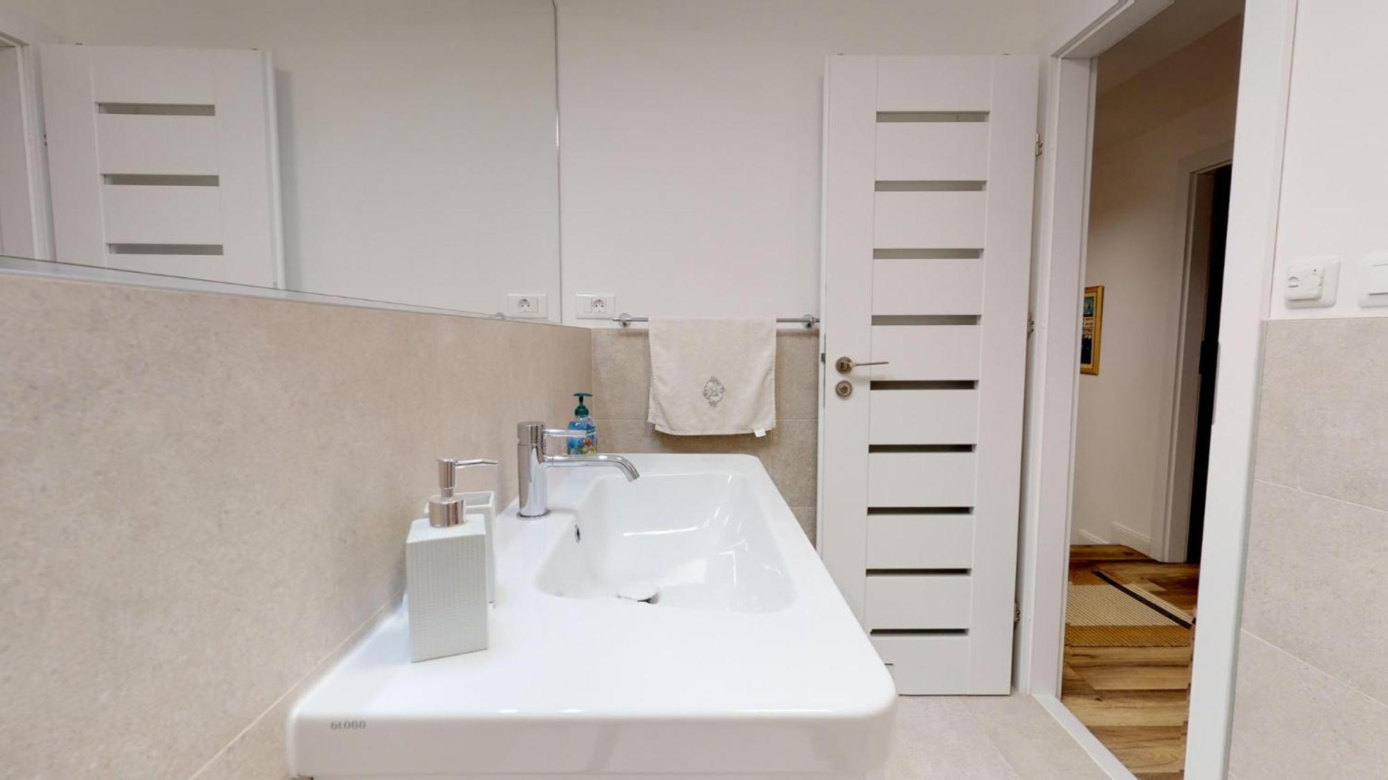 17 Ljubav Place Split