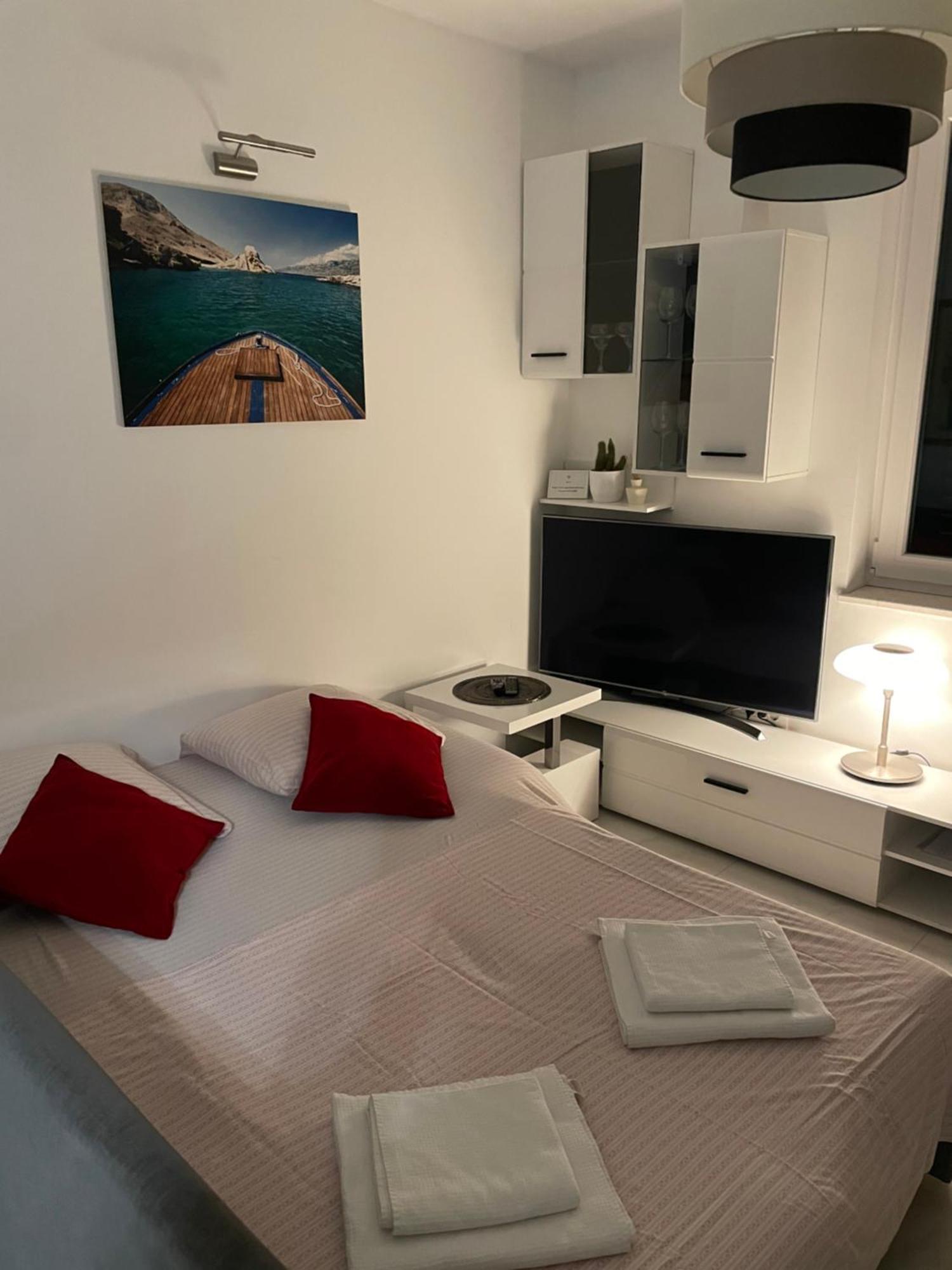 “jelin Dvor” 3+2, Bacvice, Split