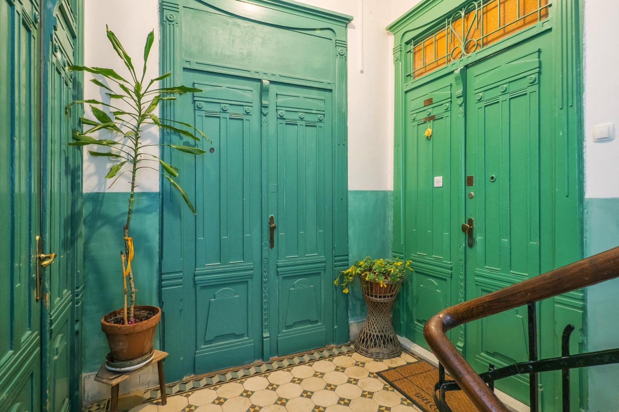 Center Secession Charm Near National Theatre Apartment