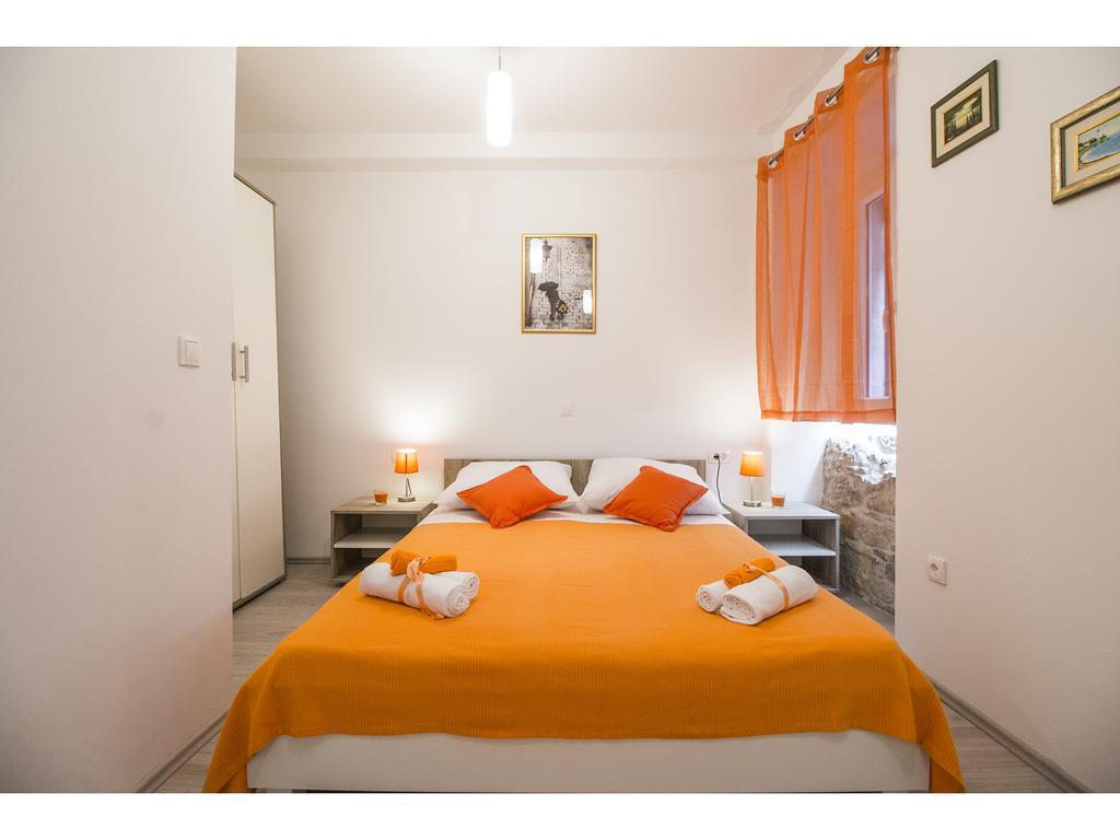 Apartment Old Square Split