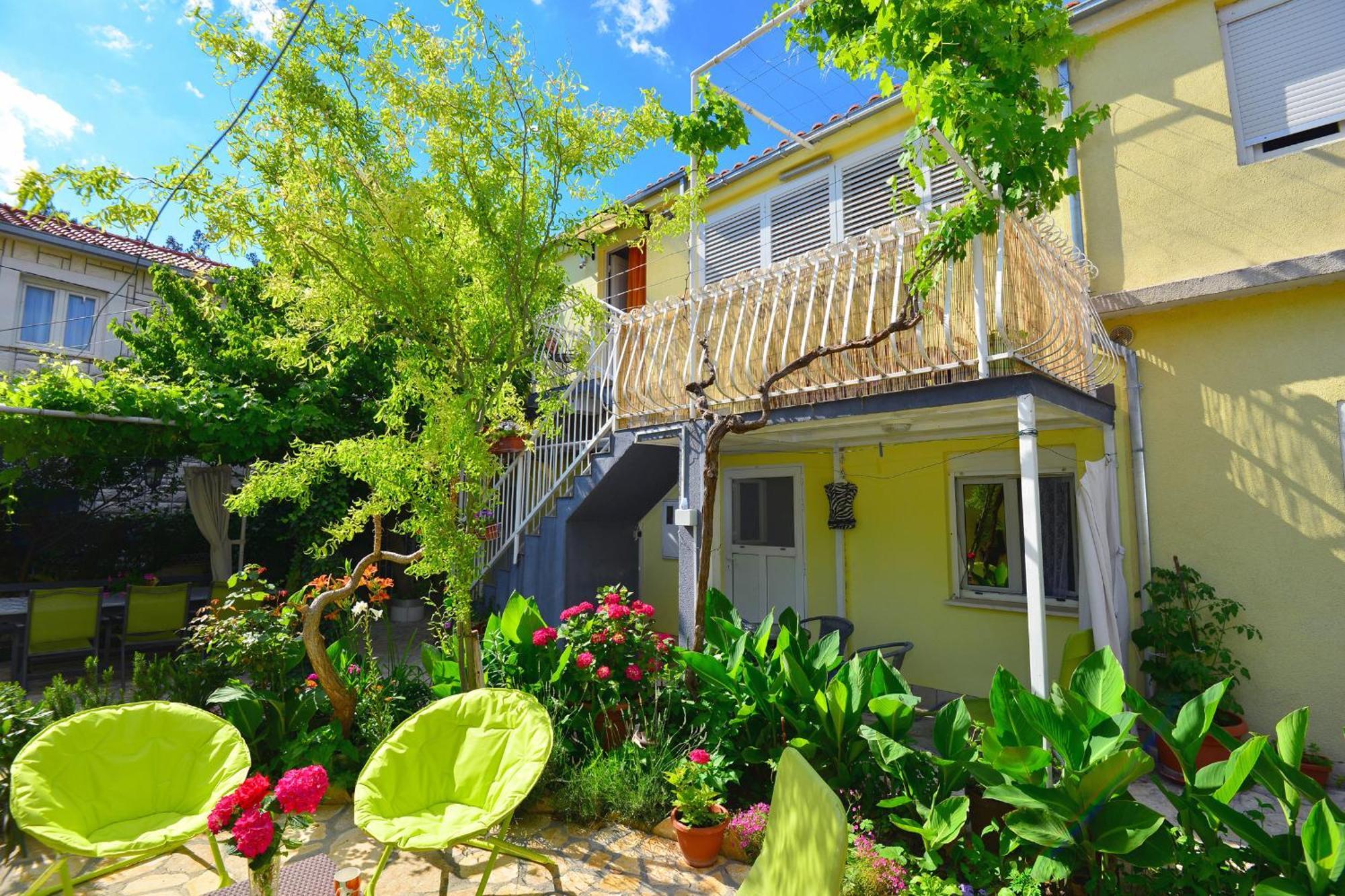Veky 3 Apartment Split