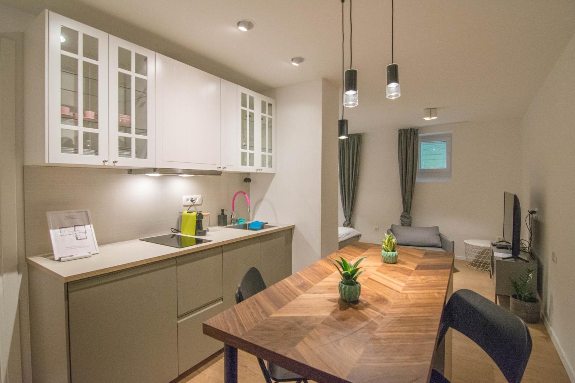 Apartment Romiru And *