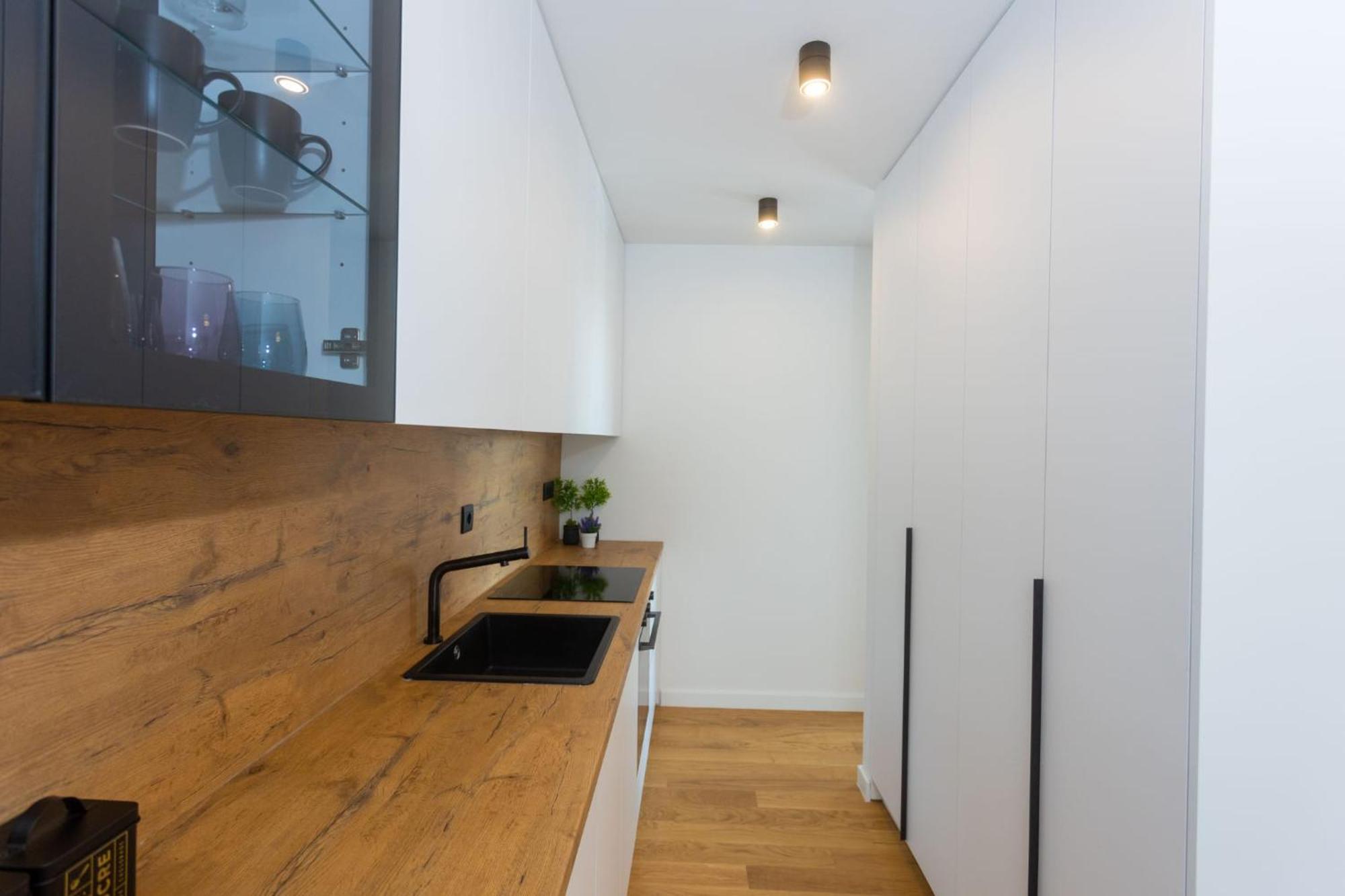 Apartment - Free Parking In Garage , Seaview , Quiet Neighbourhood Split