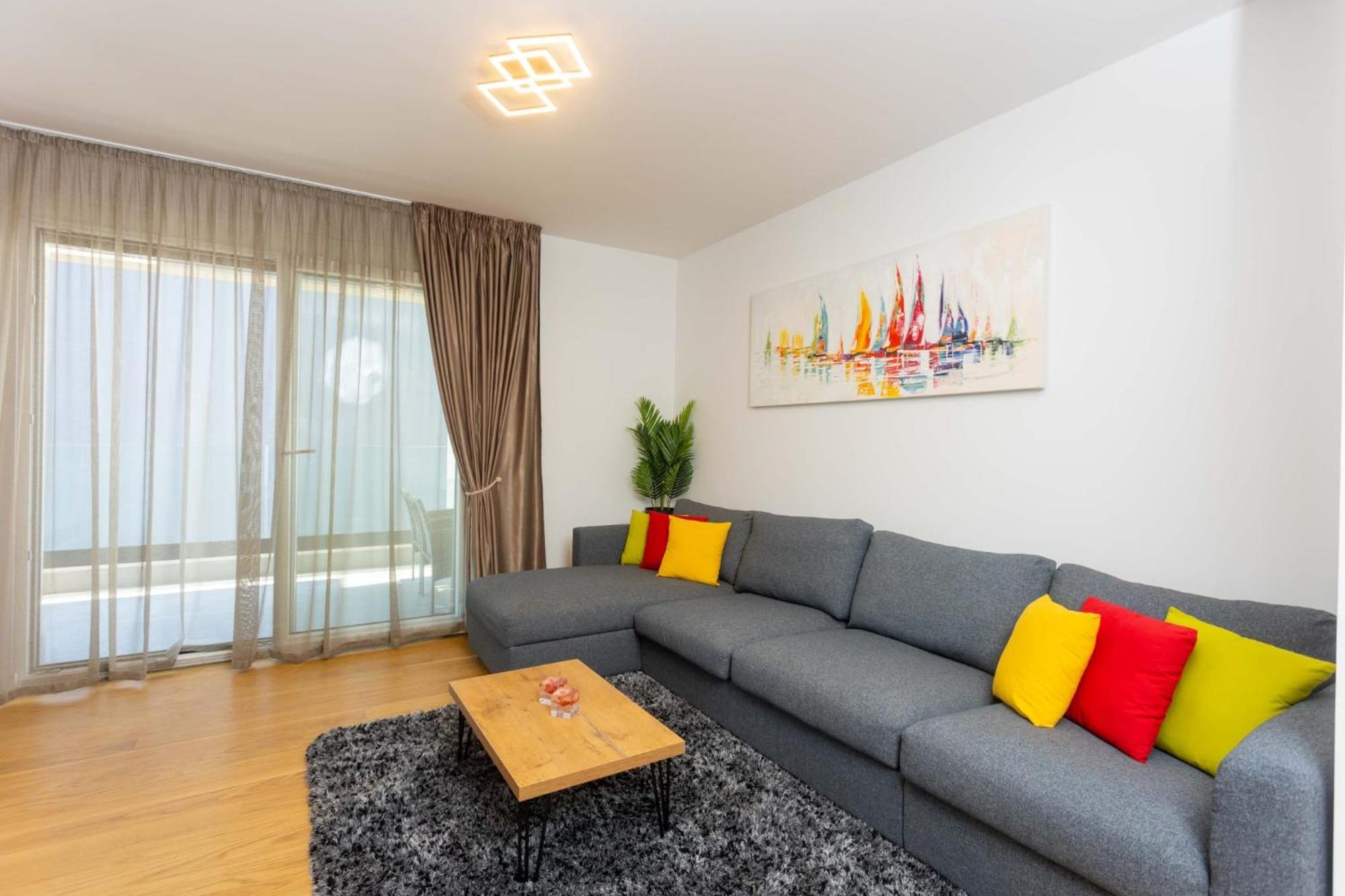 Apartment Apartment - Free Parking In Garage , Seaview , Quiet Neighbourhood *
