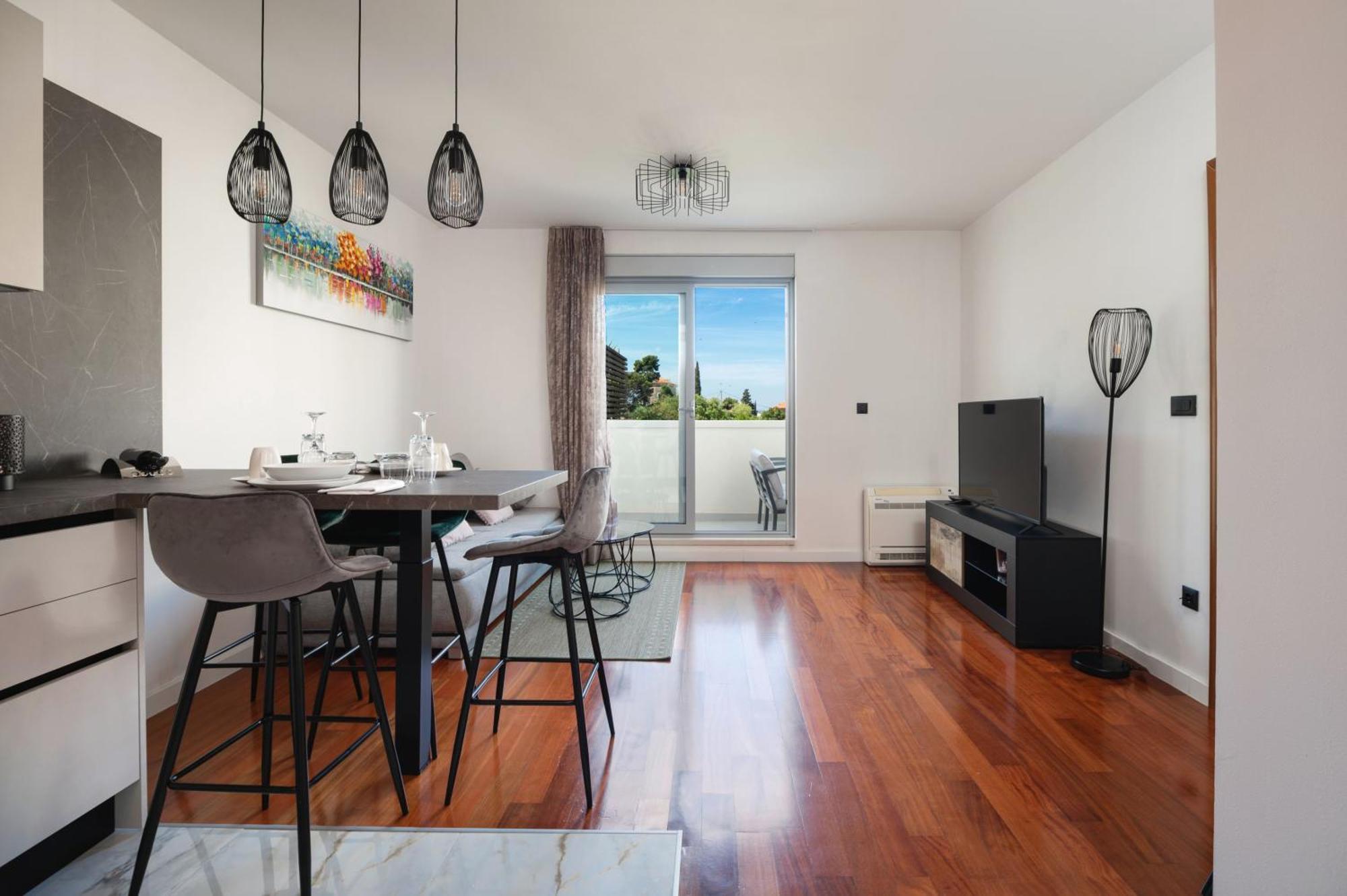 No 15 Apartment Split