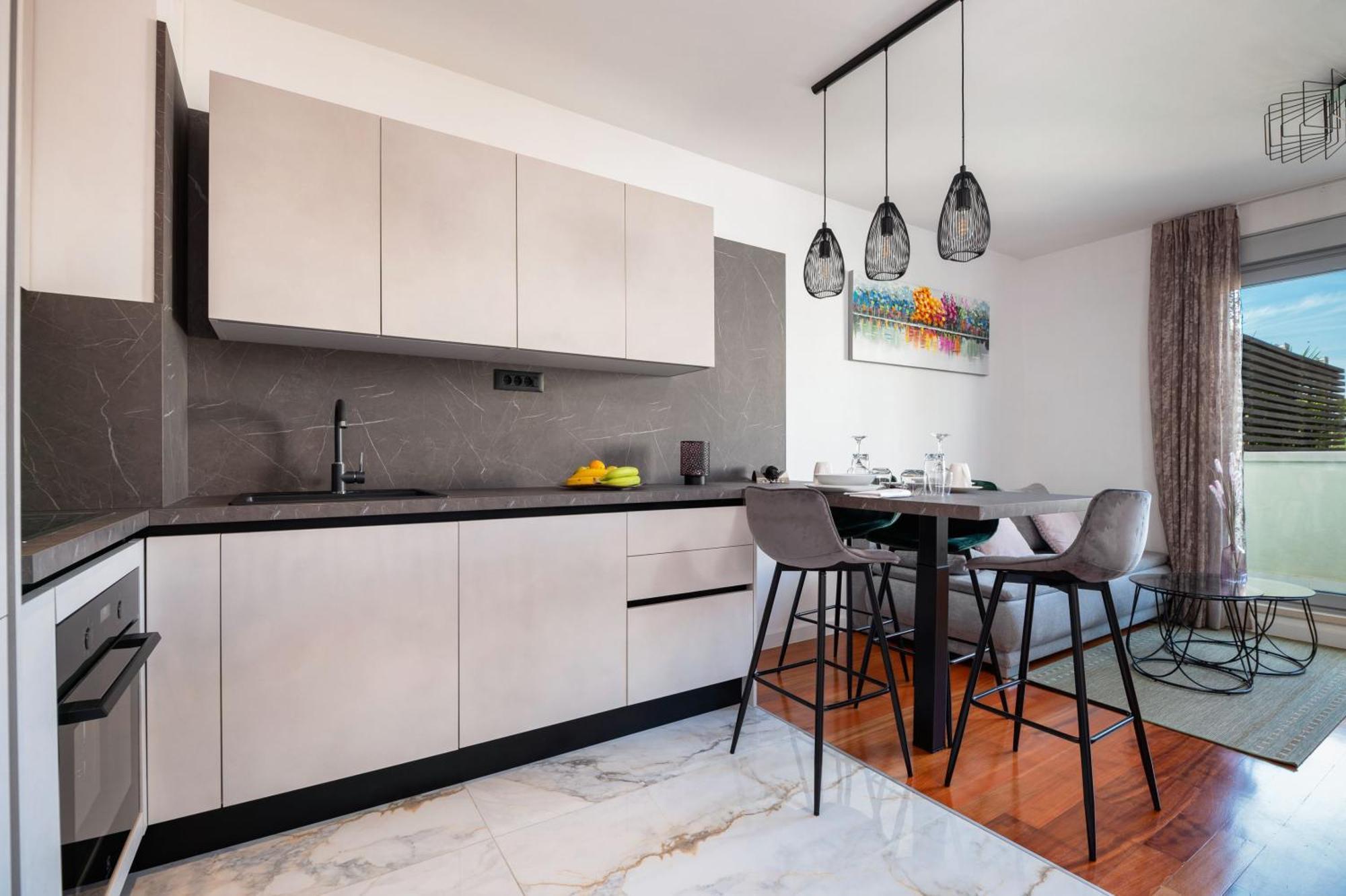 No 15 Apartment Split