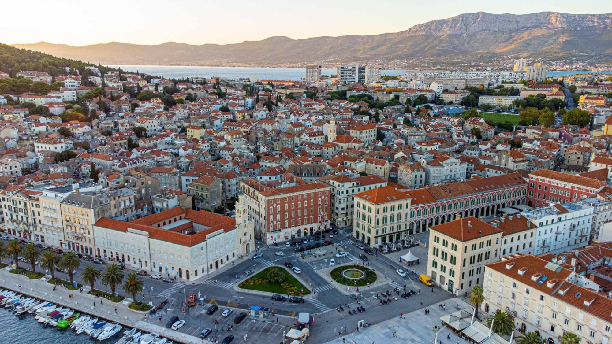 Apartment - Free Parking In Garage , Seaview , Quiet Neighbourhood Split