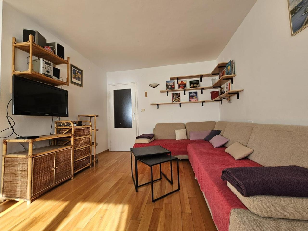 Sonya Apartment Split