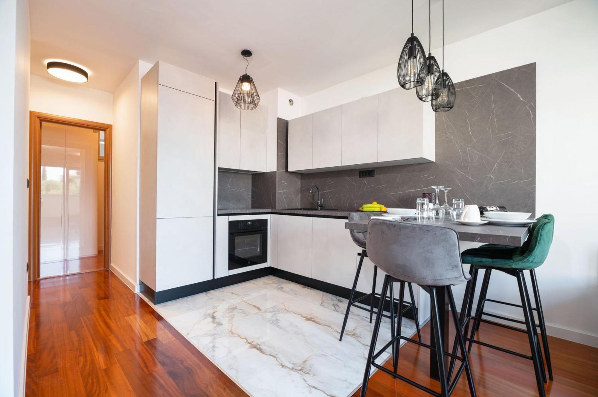 Apartment No 15 *