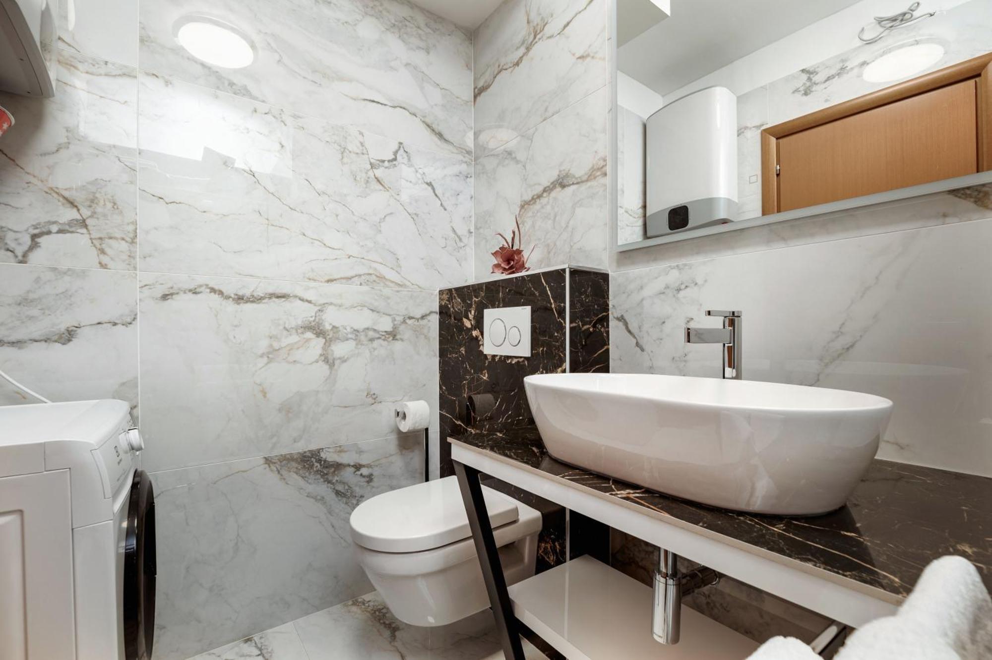 No 15 Apartment Split