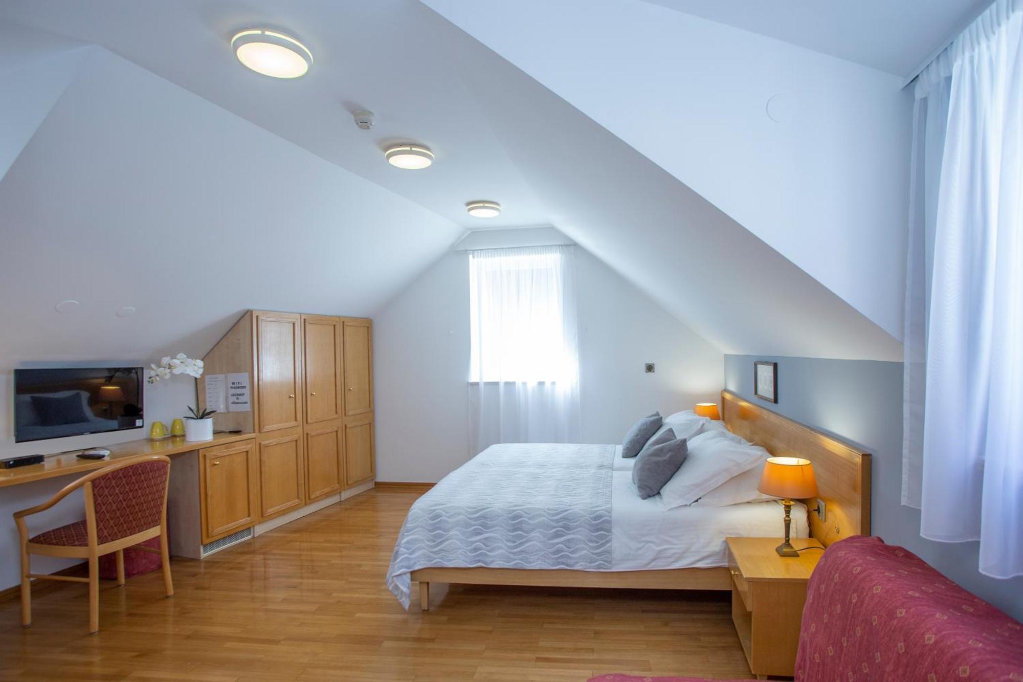 Ana Bed & Breakfast 3*