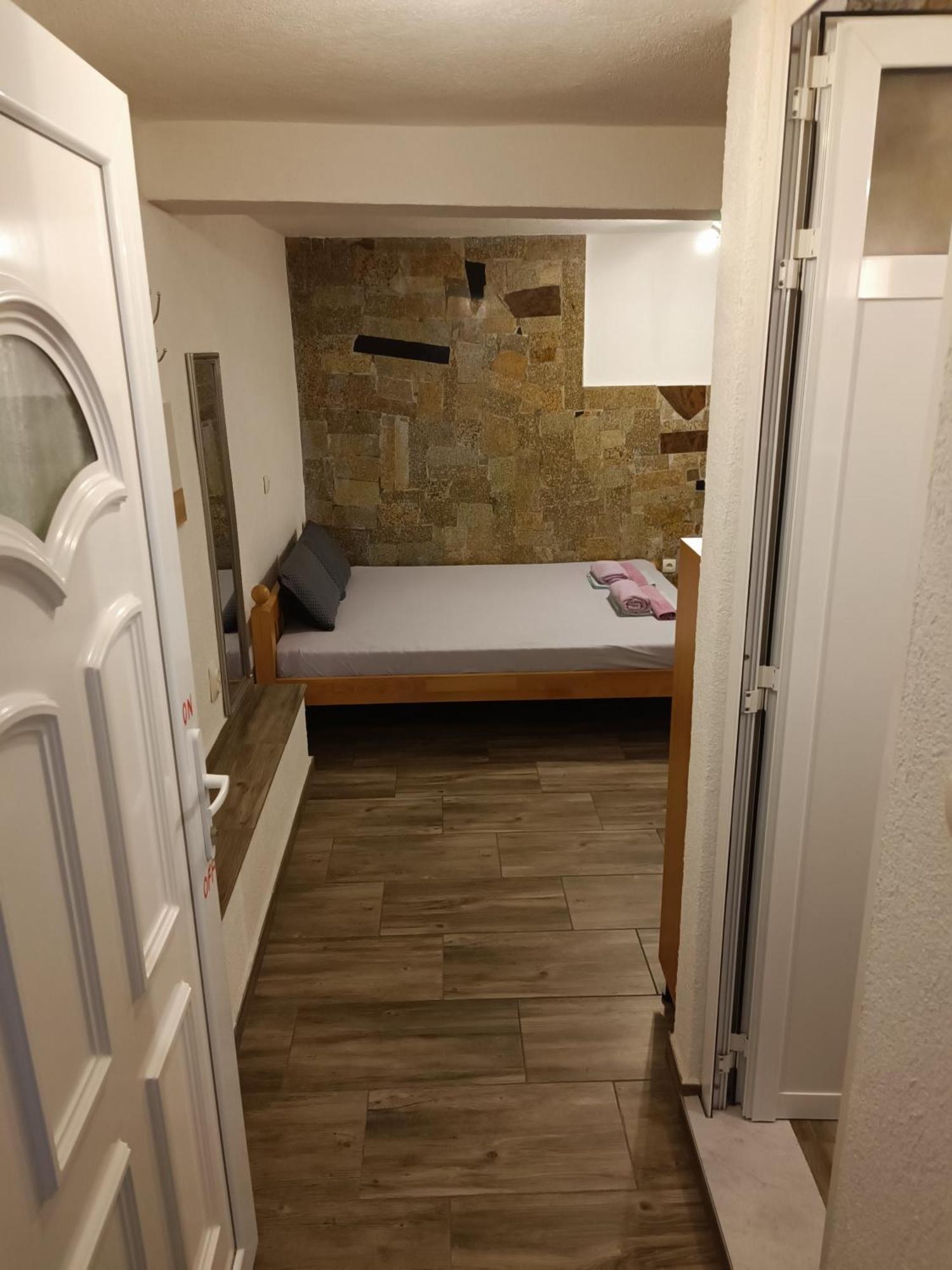 Rooms- Denis Guest house