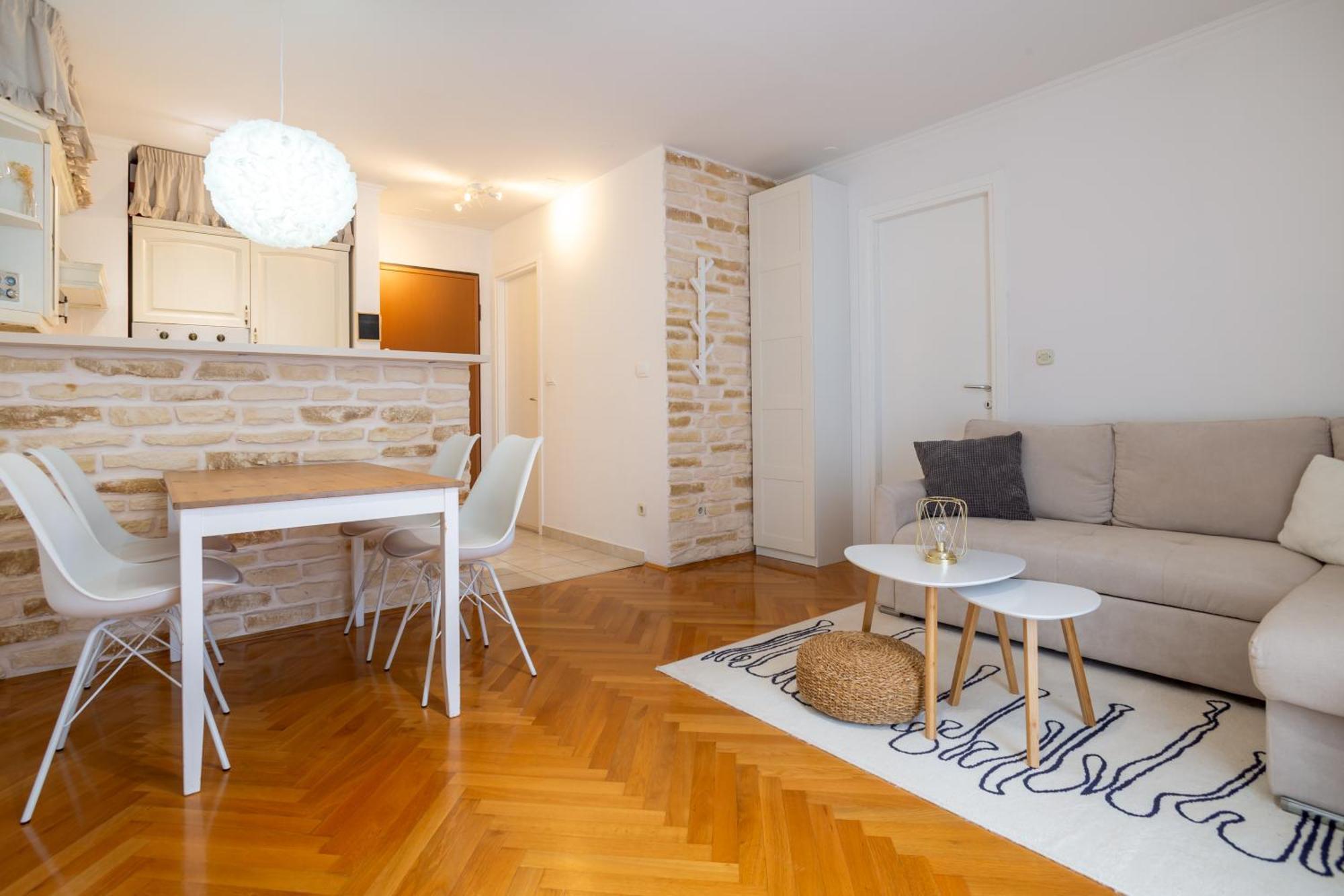 Zia Apartment Split