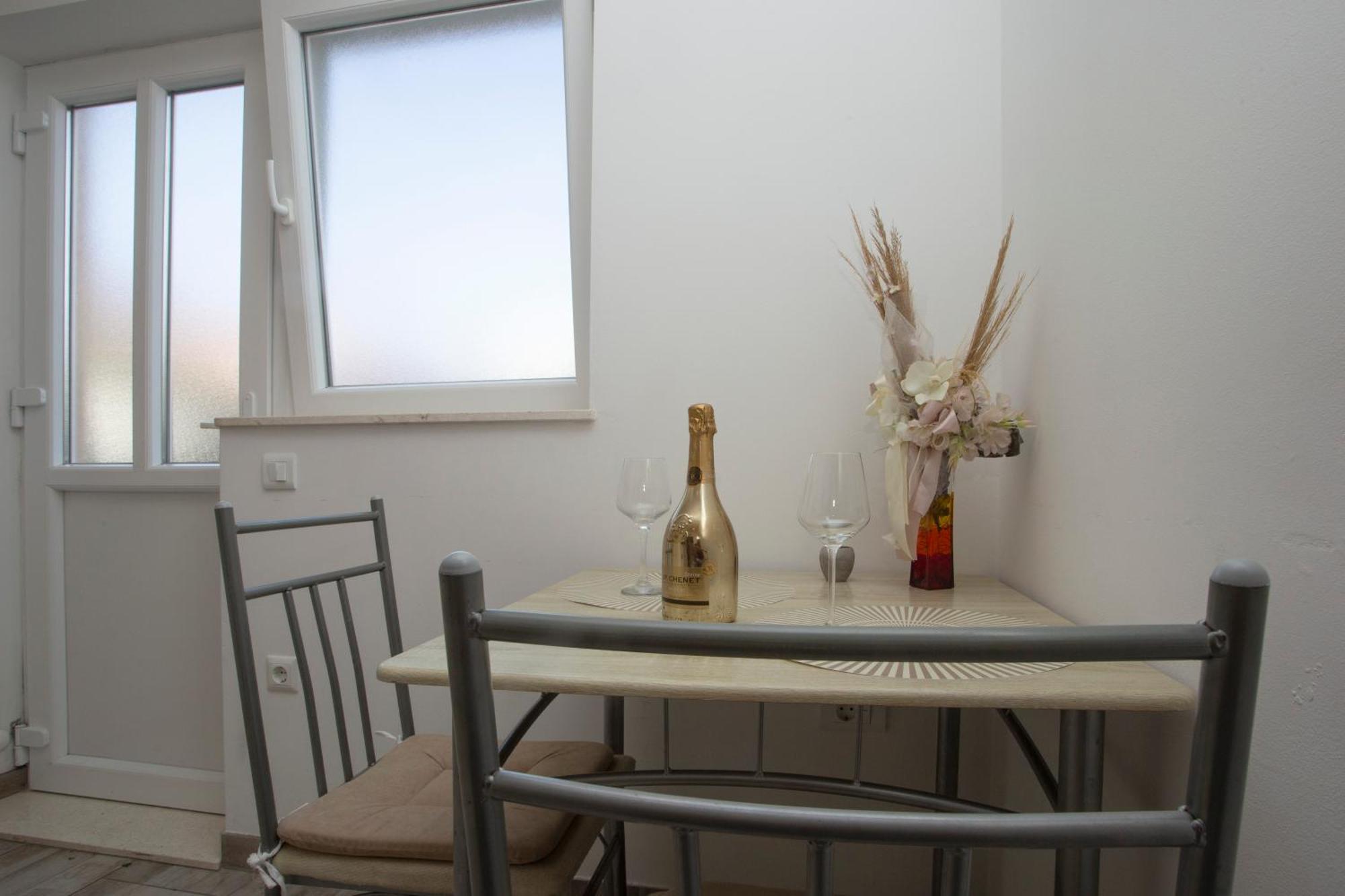 Adria Apartment *