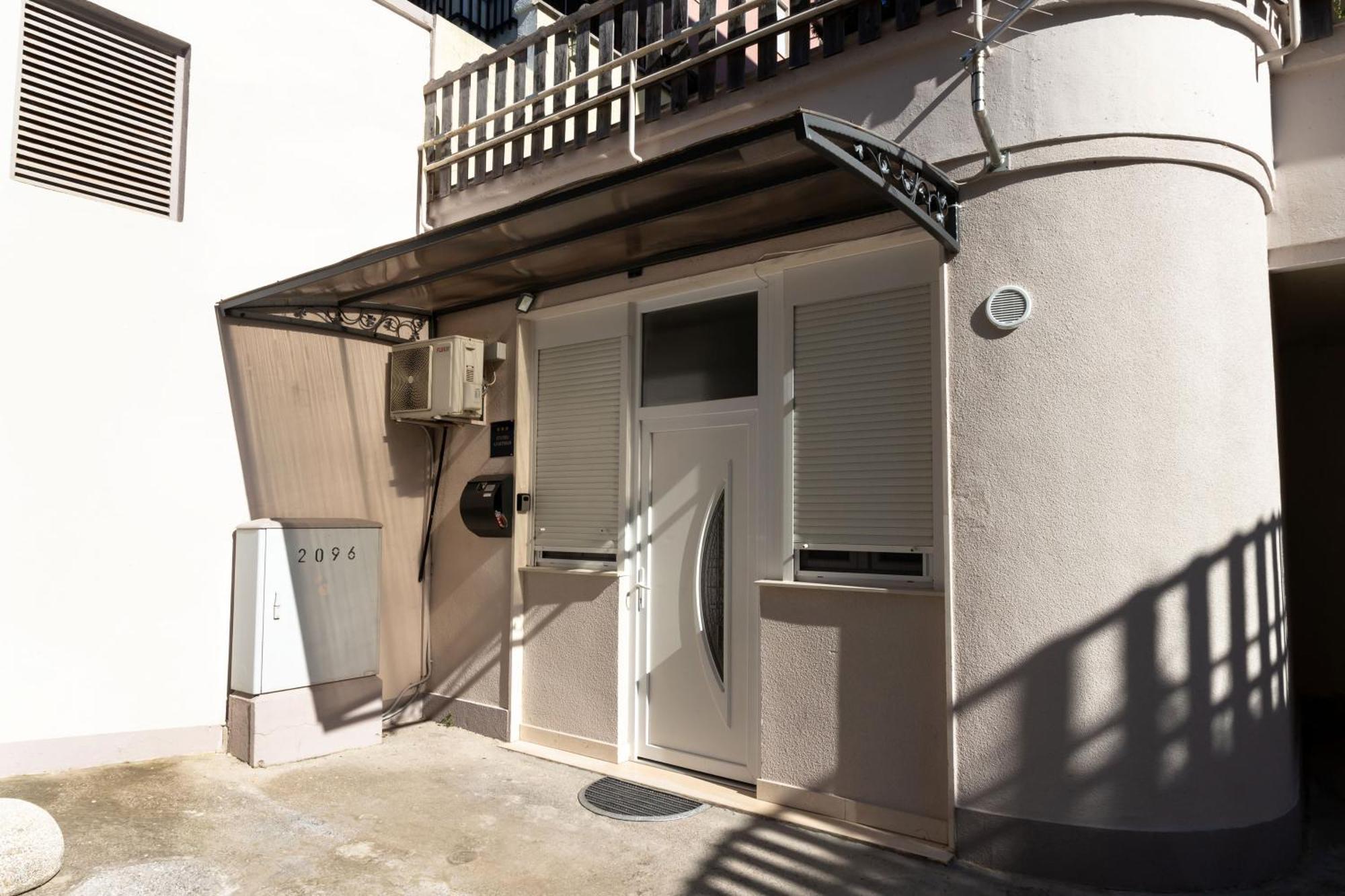Moon Apartment
