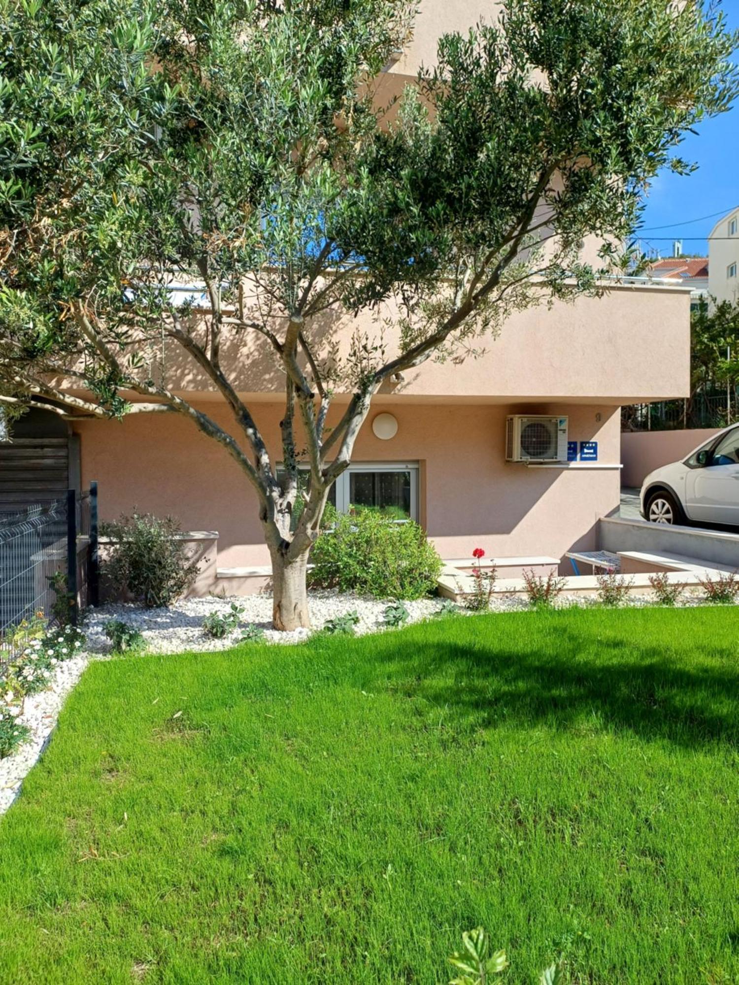 Zenta With Free Private Parking Apartment